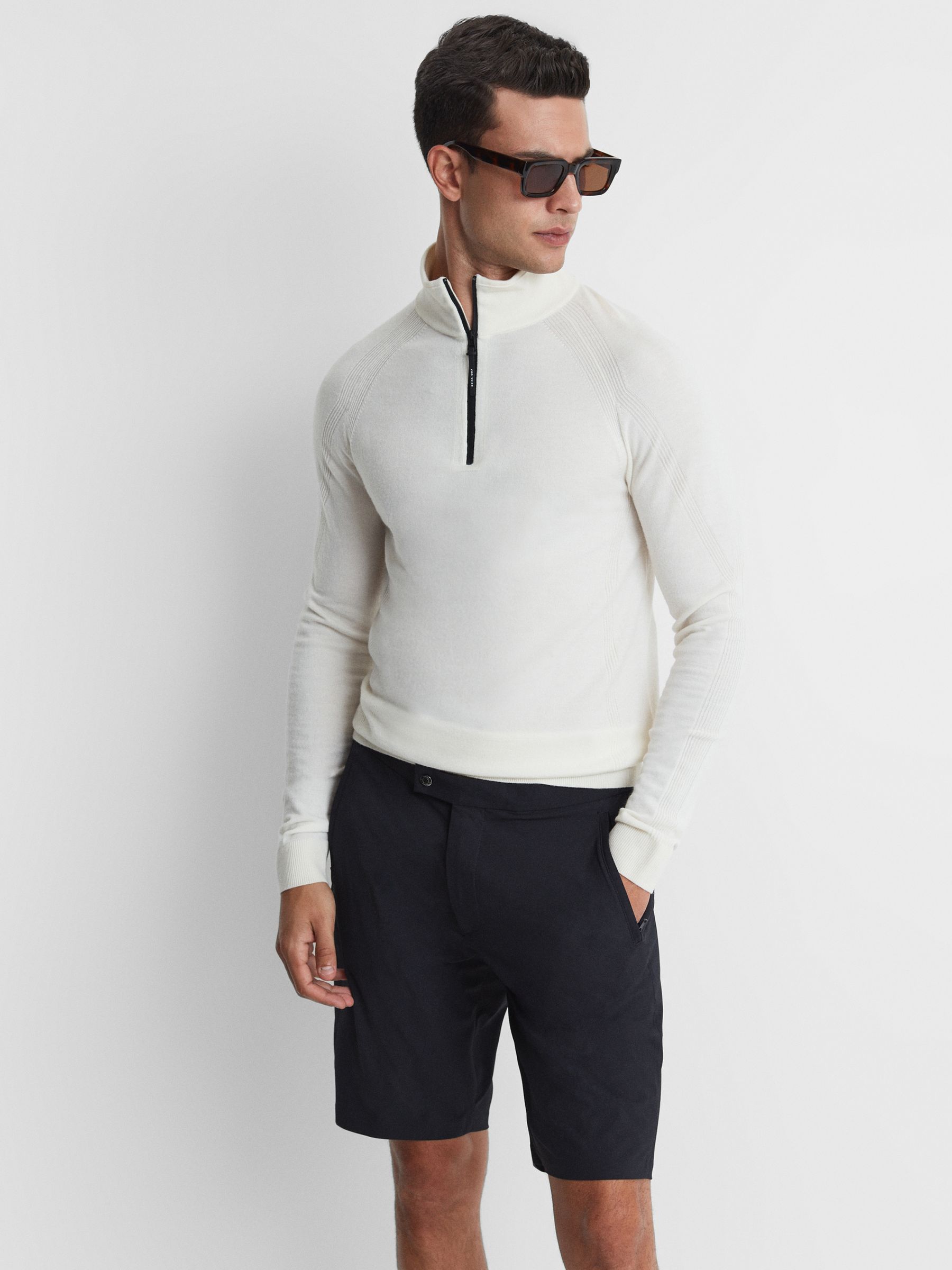 Relaxed Fit Golf Performance Shorts in Navy - Image 3 of 5