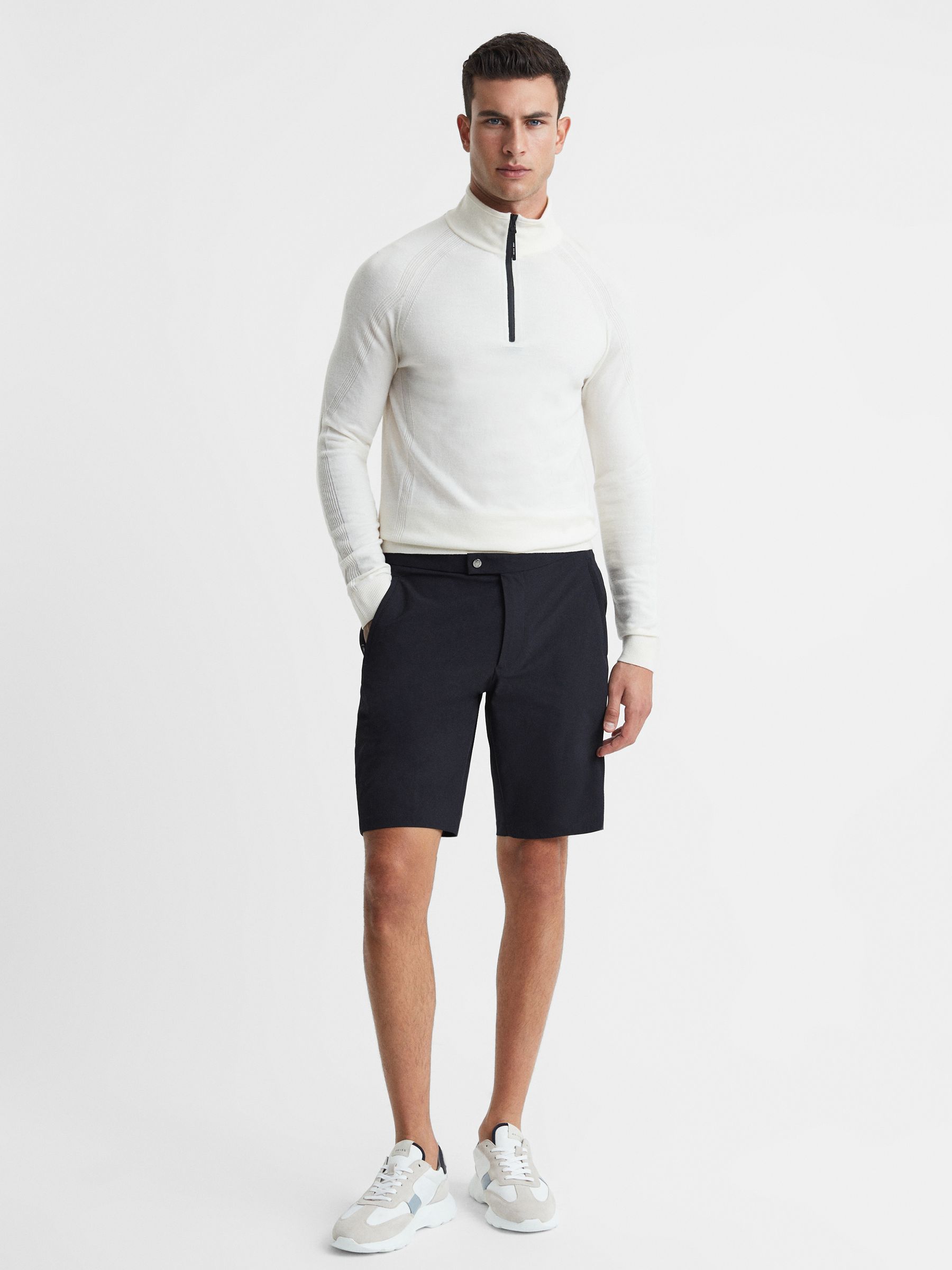 Relaxed Fit Golf Performance Shorts in Navy - Image 4 of 5