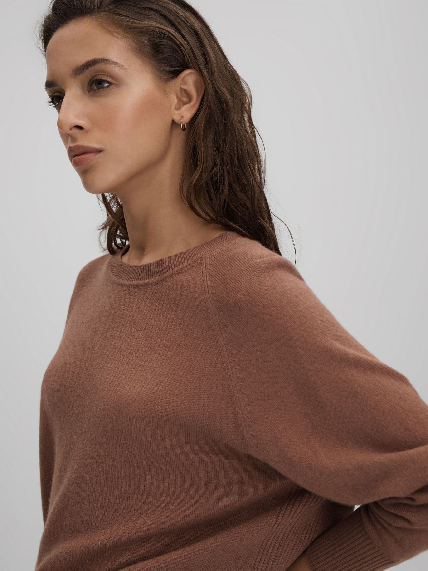 Oversized Wool Blend Crew Neck Jumper in Dusty Pink - Image 4 of 7