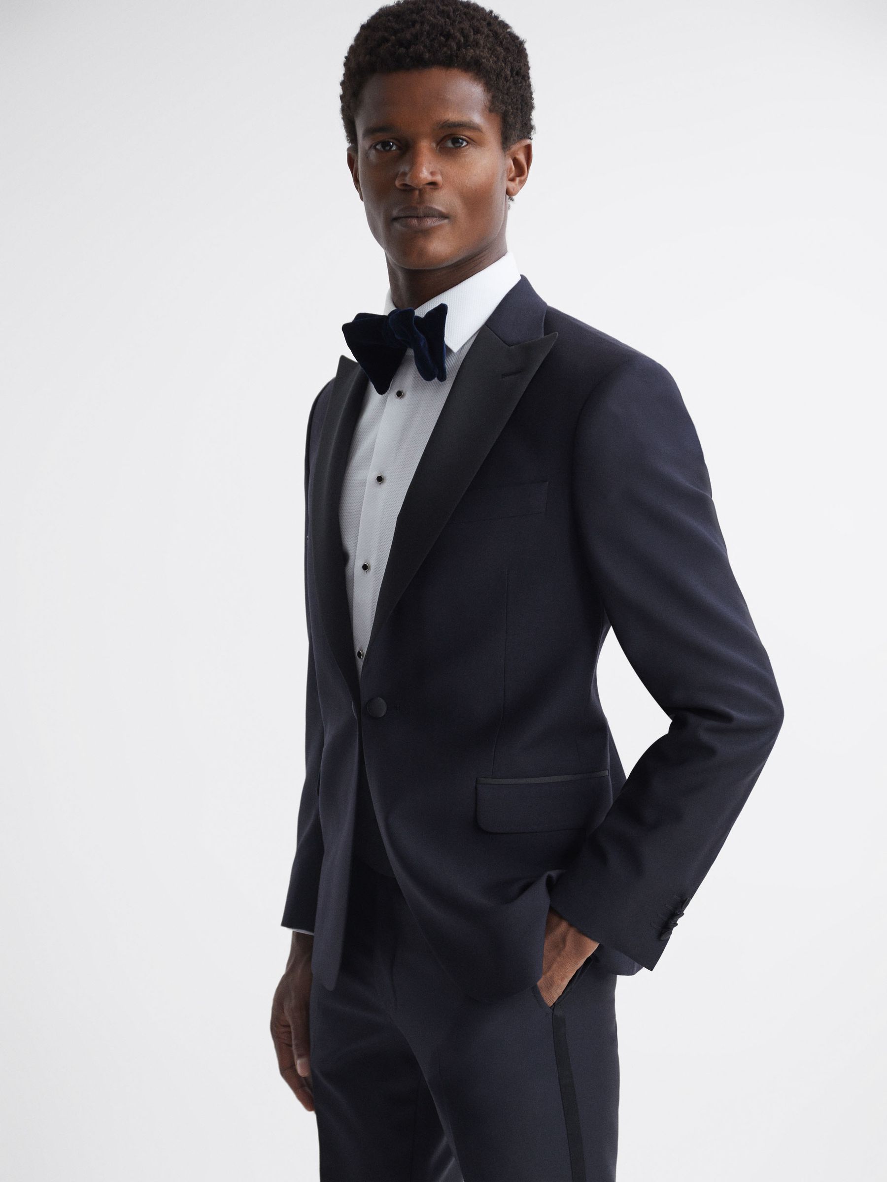 Oscar Jacobson Single Breasted Wool-Silk Blazer in Navy - Image 1 of 8