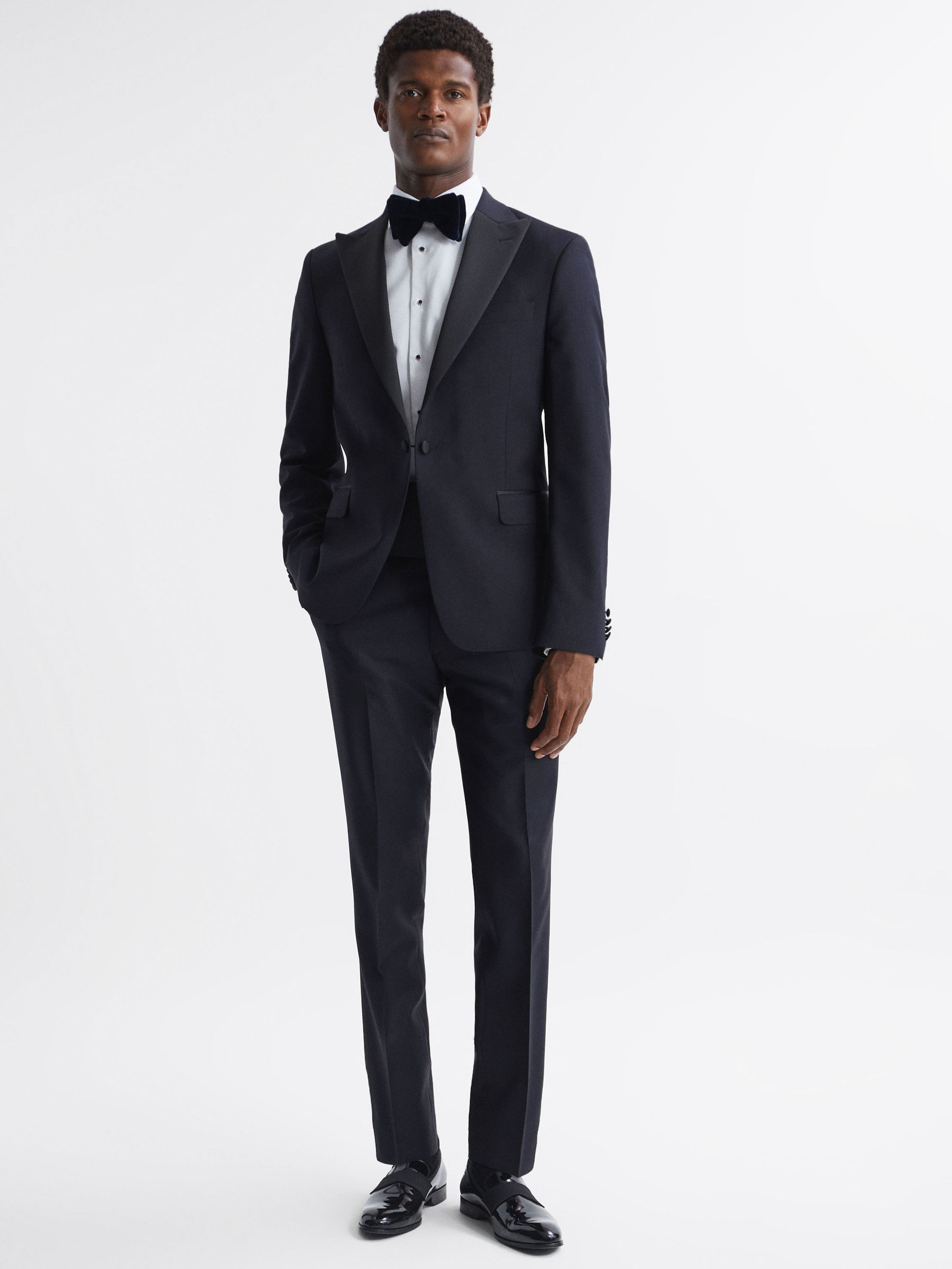 Oscar Jacobson Single Breasted Wool-Silk Blazer in Navy - Image 3 of 8