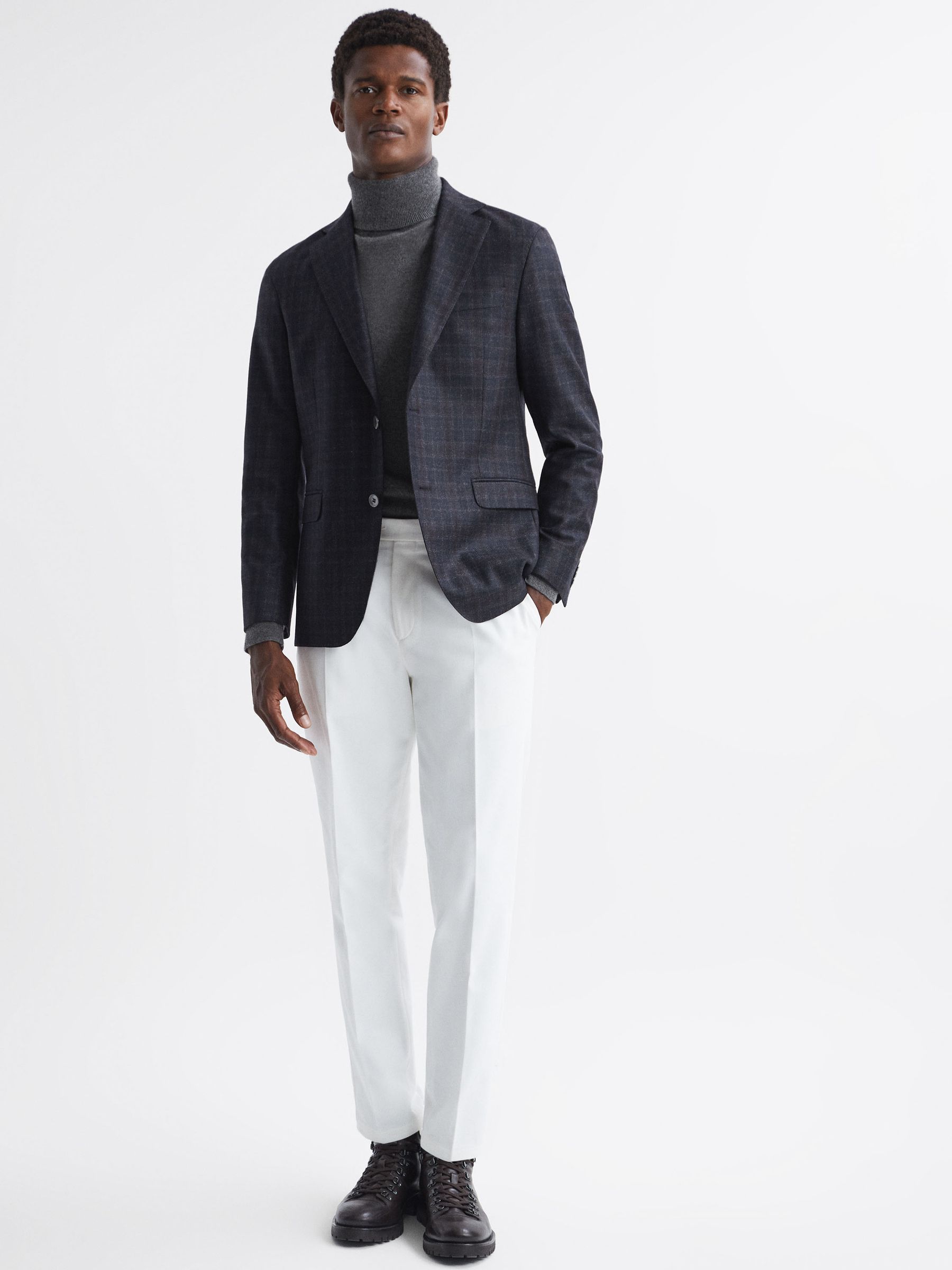 Oscar Jacobson Wool Single Breasted Blazer in Navy - Image 3 of 8