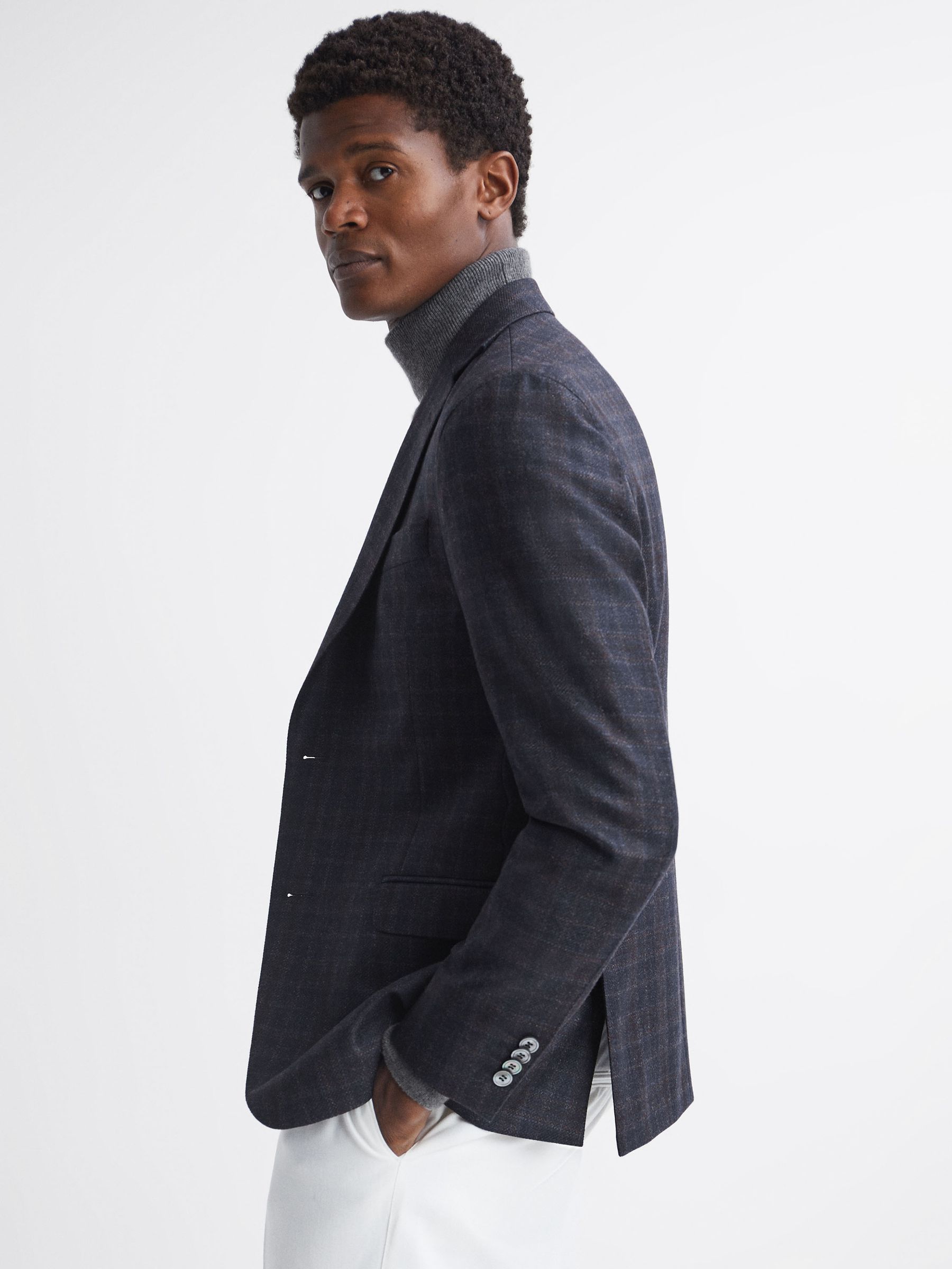 Oscar Jacobson Wool Single Breasted Blazer in Navy - Image 4 of 8