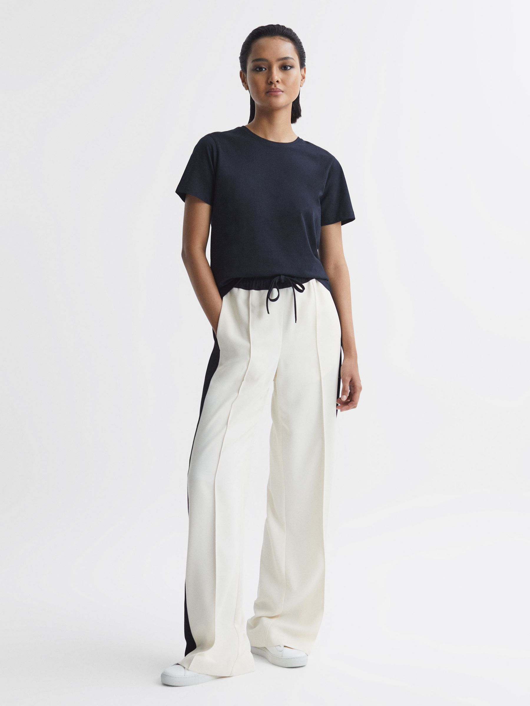 Cotton Crew Neck T-Shirt in Navy - Image 3 of 5