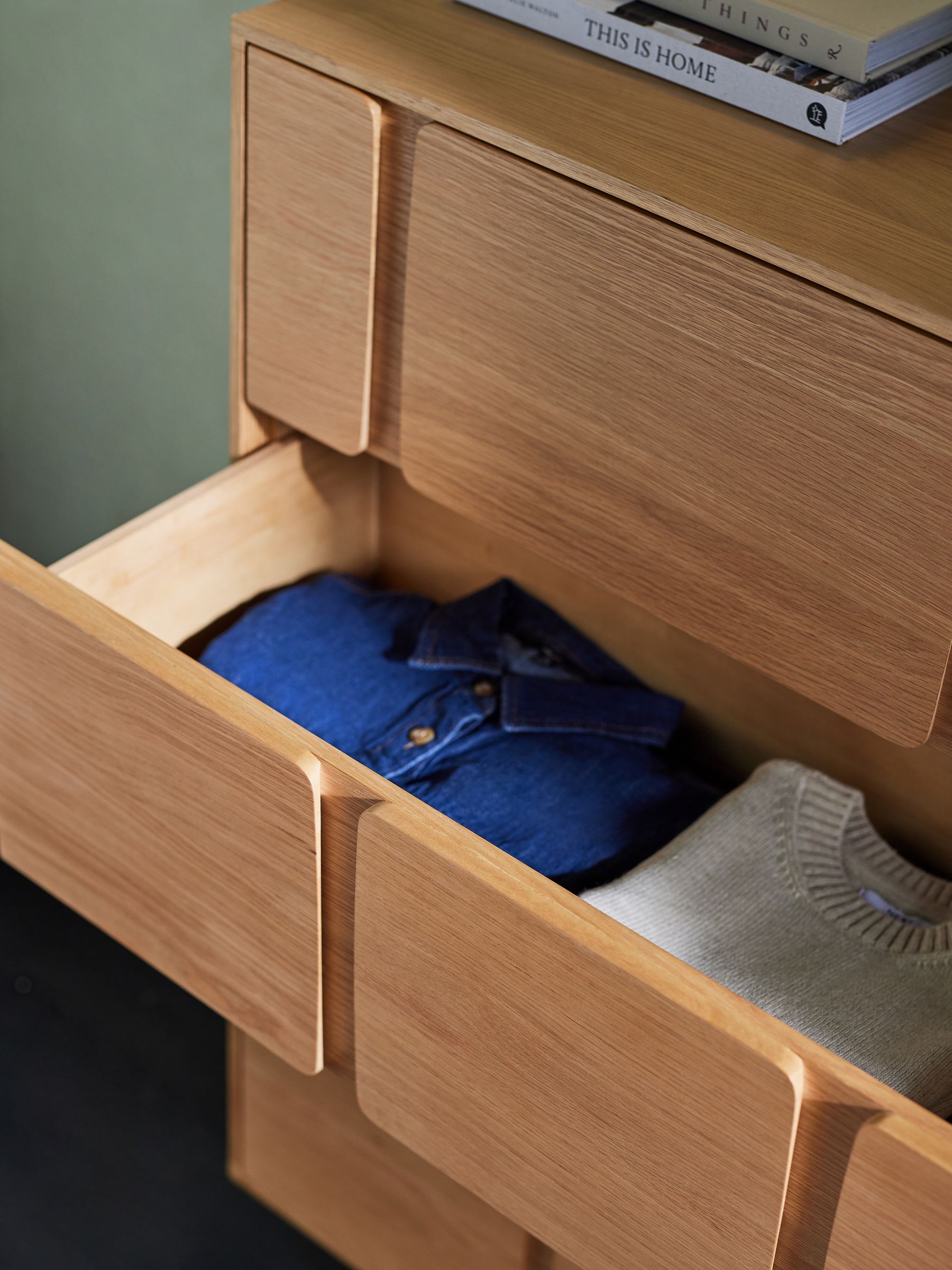 Cory Chest of 4 Drawer Drawers in Oak - Image 2 of 3