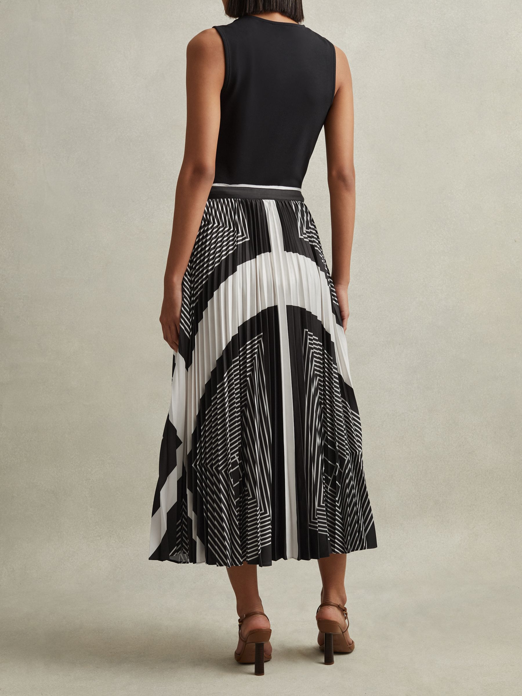 Printed Pleated Midi Skirt in Black/Cream - Image 5 of 7