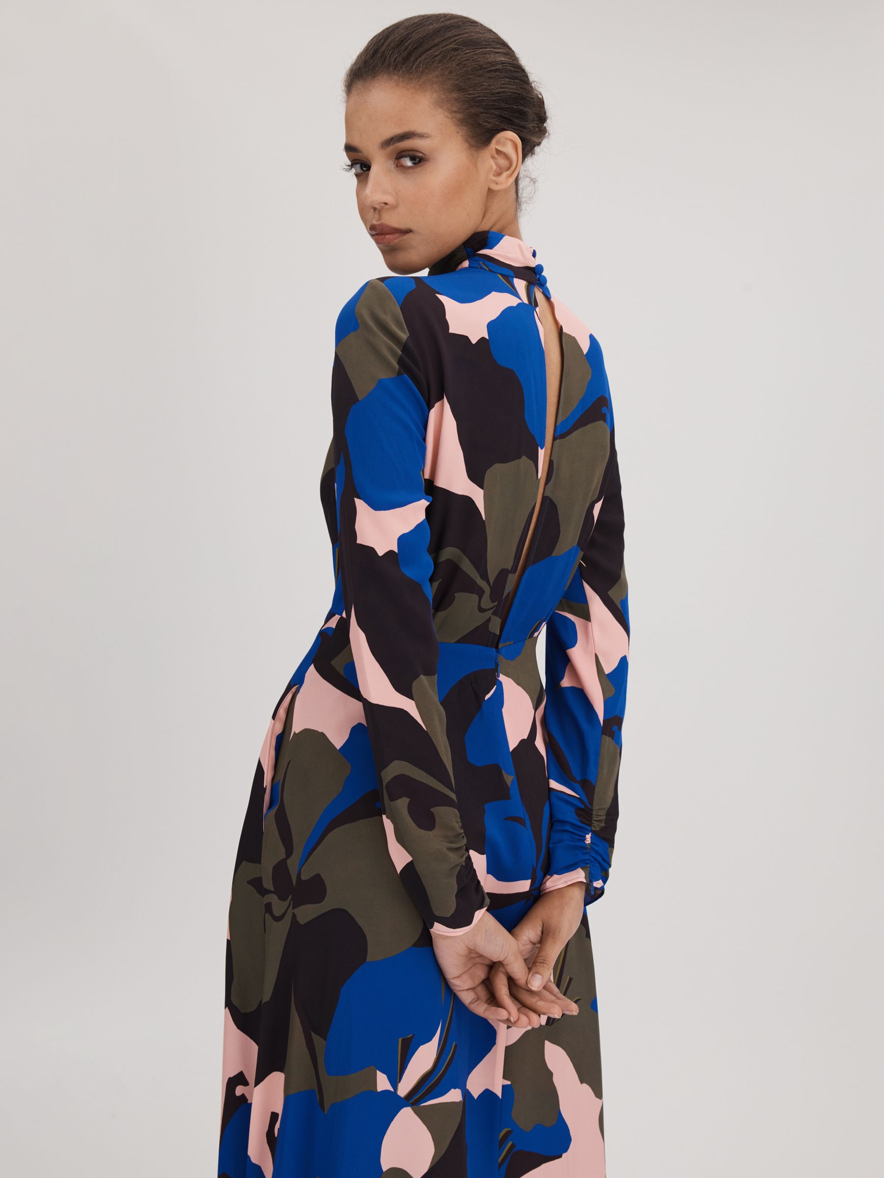 Florere Printed Zip Cuff Midi Dress in Multi - Image 6 of 7
