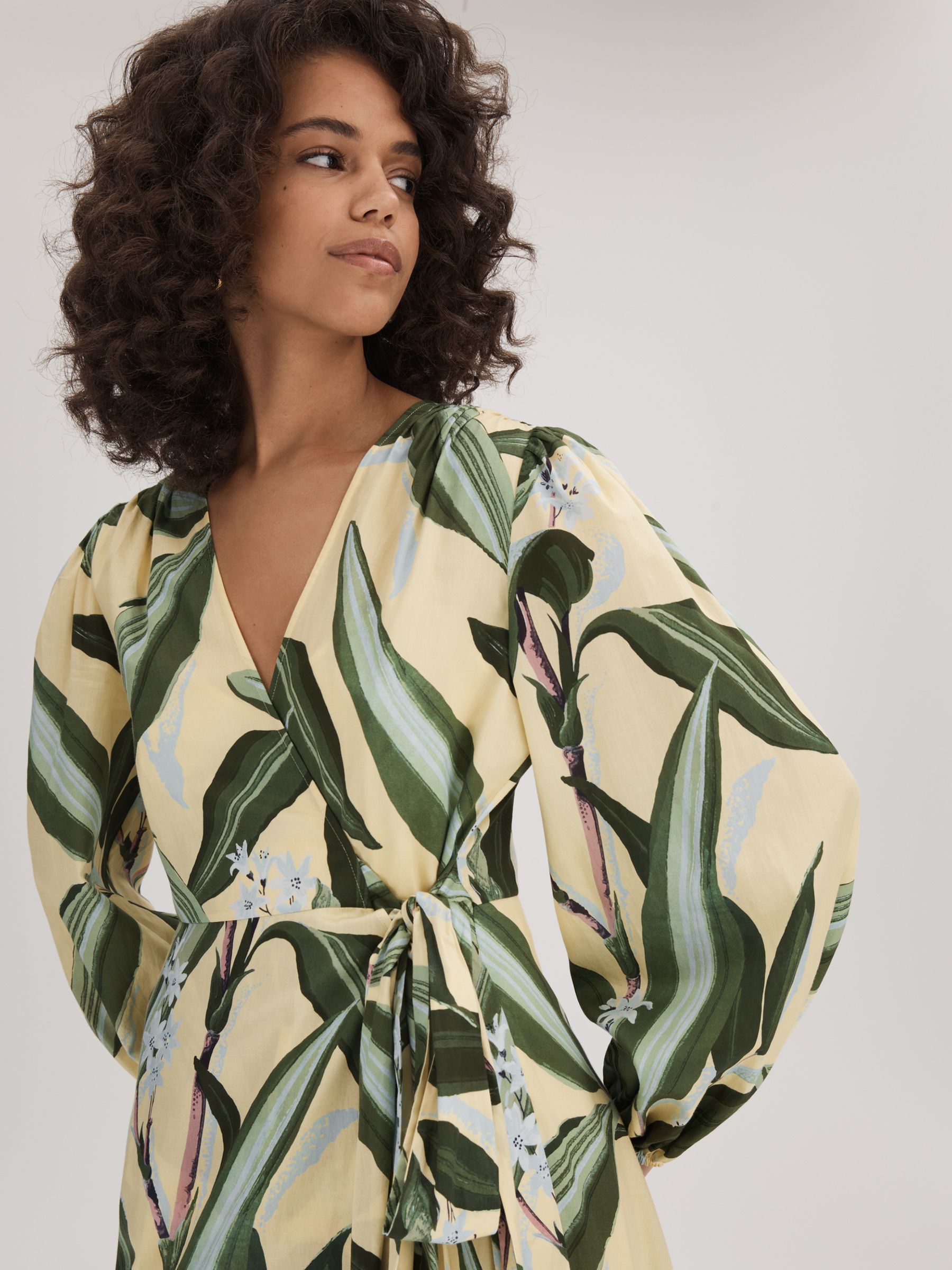 Florere Printed Wrap Midi Dress in Pale Yellow - Image 3 of 5