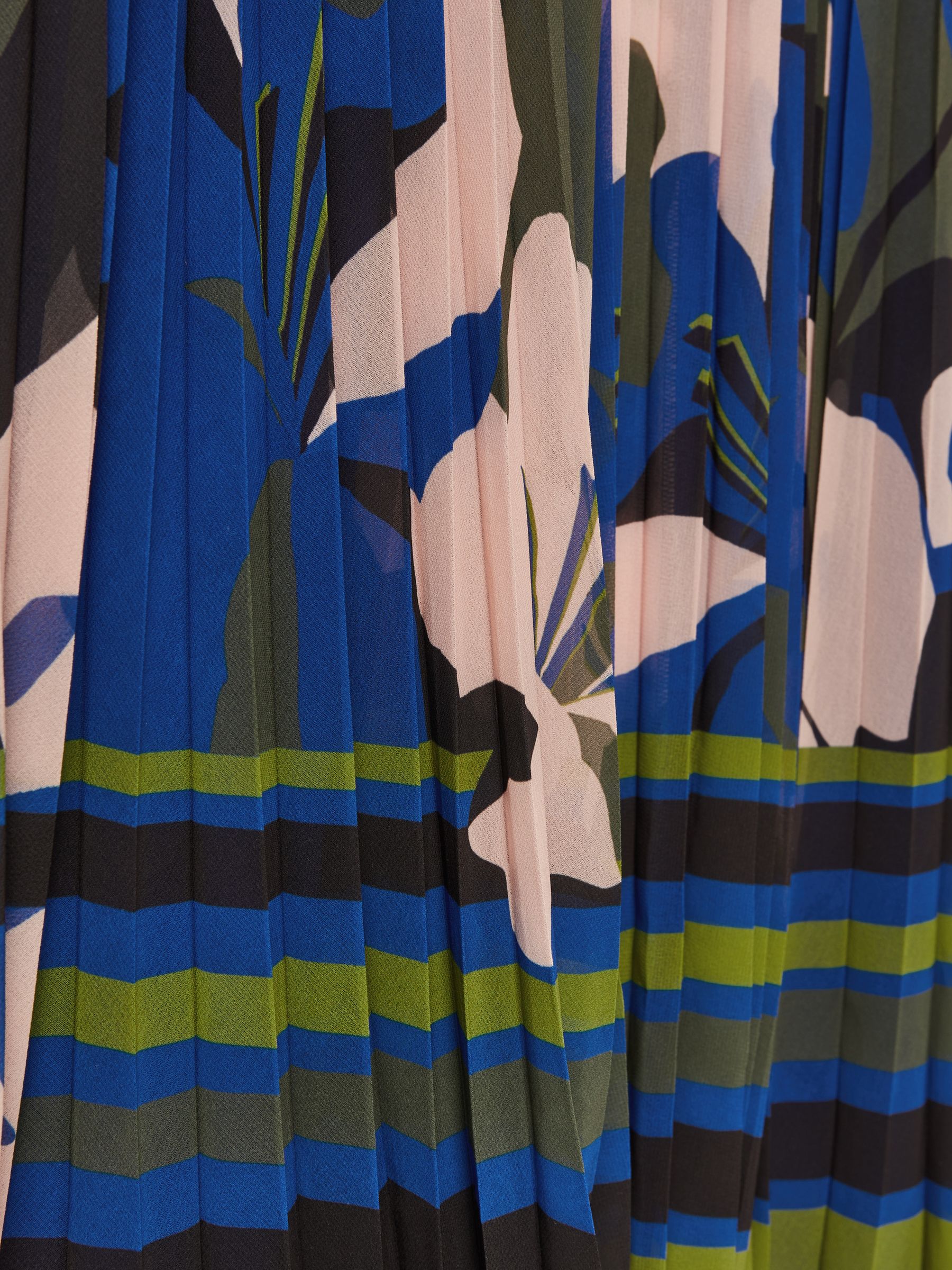 Florere Printed Pleated Maxi Skirt in Blue/Khaki - Image 5 of 5