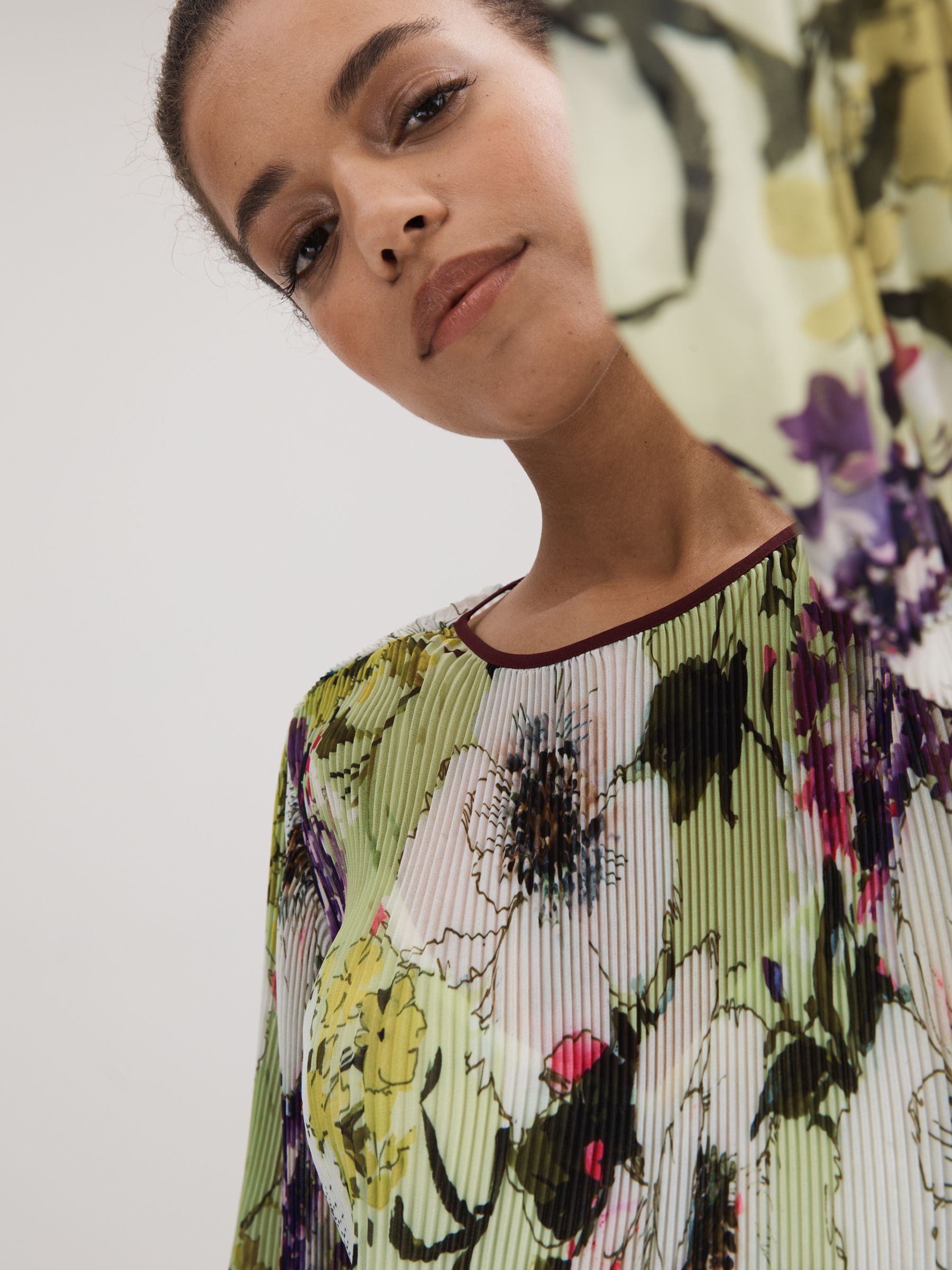 Florere Printed Blouson Sleeve Midi Dress in Multi - Image 4 of 6
