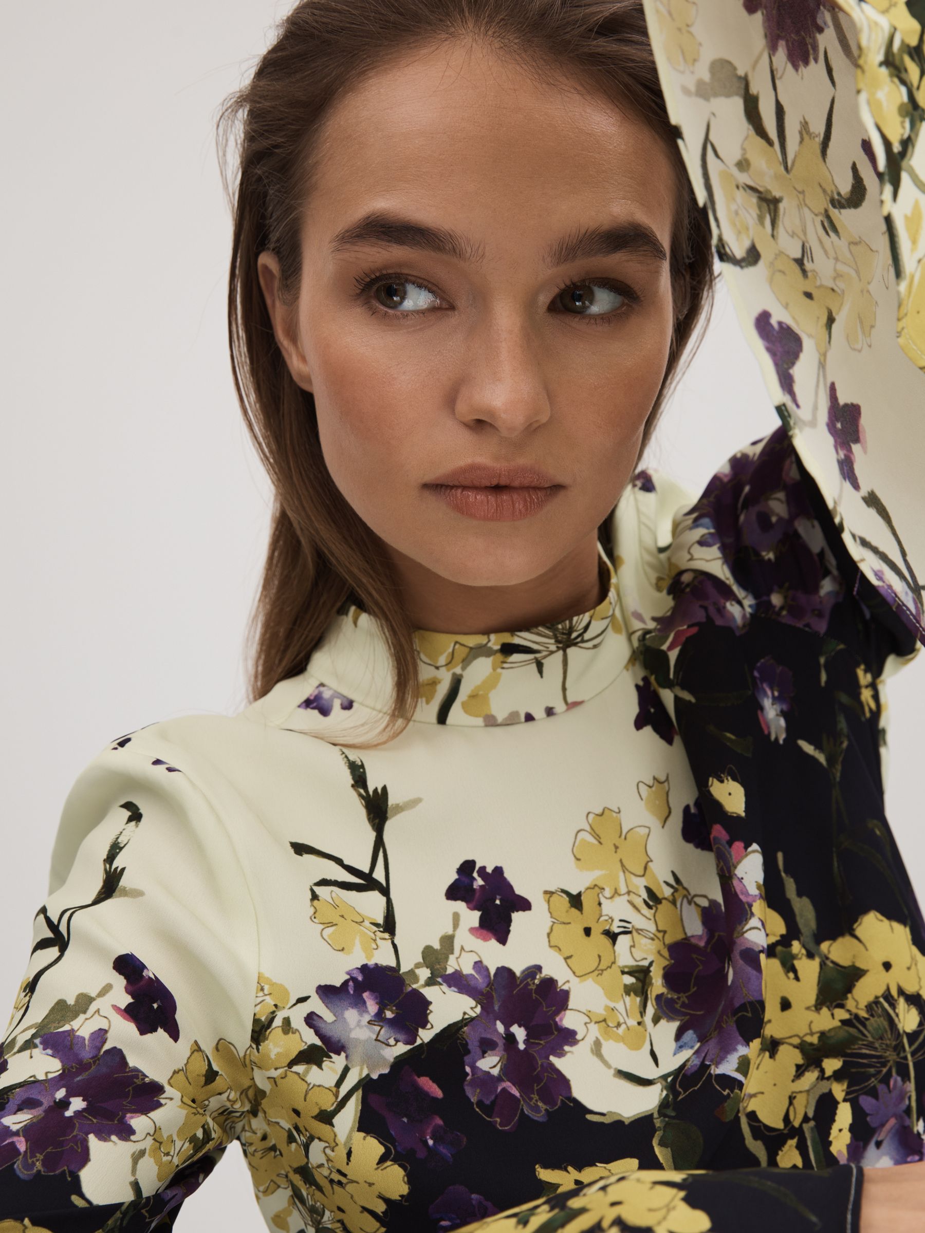 Florere Printed Fluted Cuff Midi Dress in Multi - Image 6 of 8
