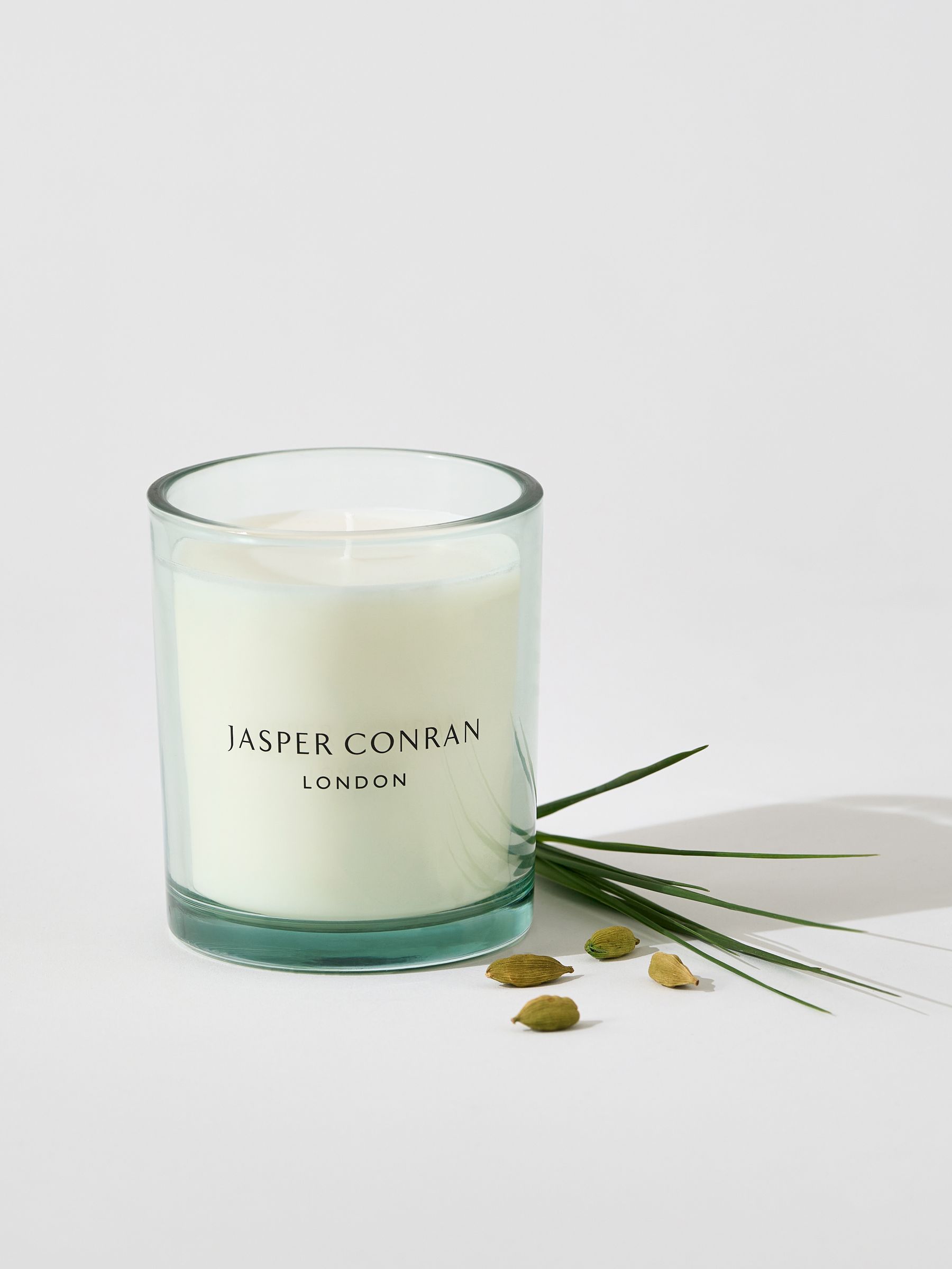 Vetiver & Cardamom Candle - Image 2 of 4