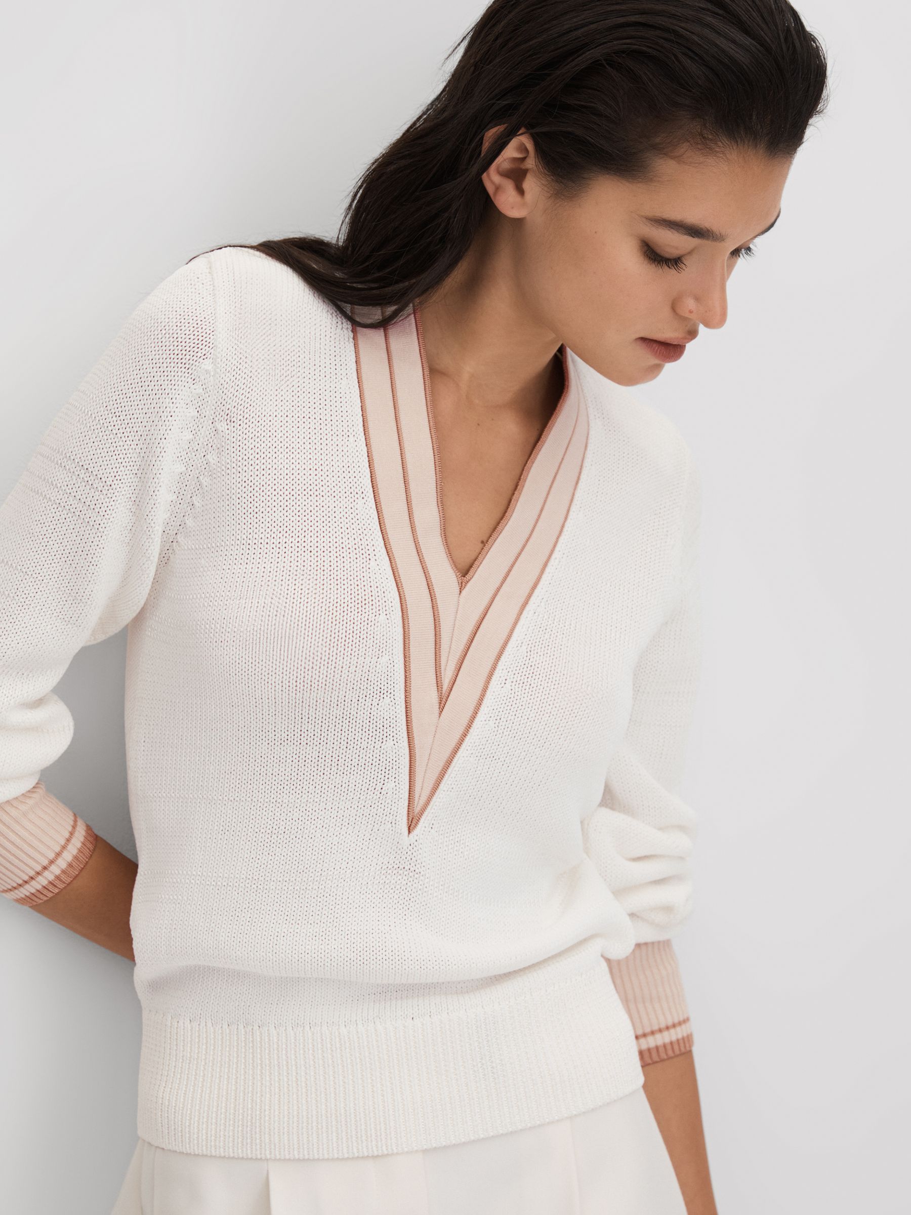 Contrast V-Neck Jumper in Light Pink - Image 4 of 6
