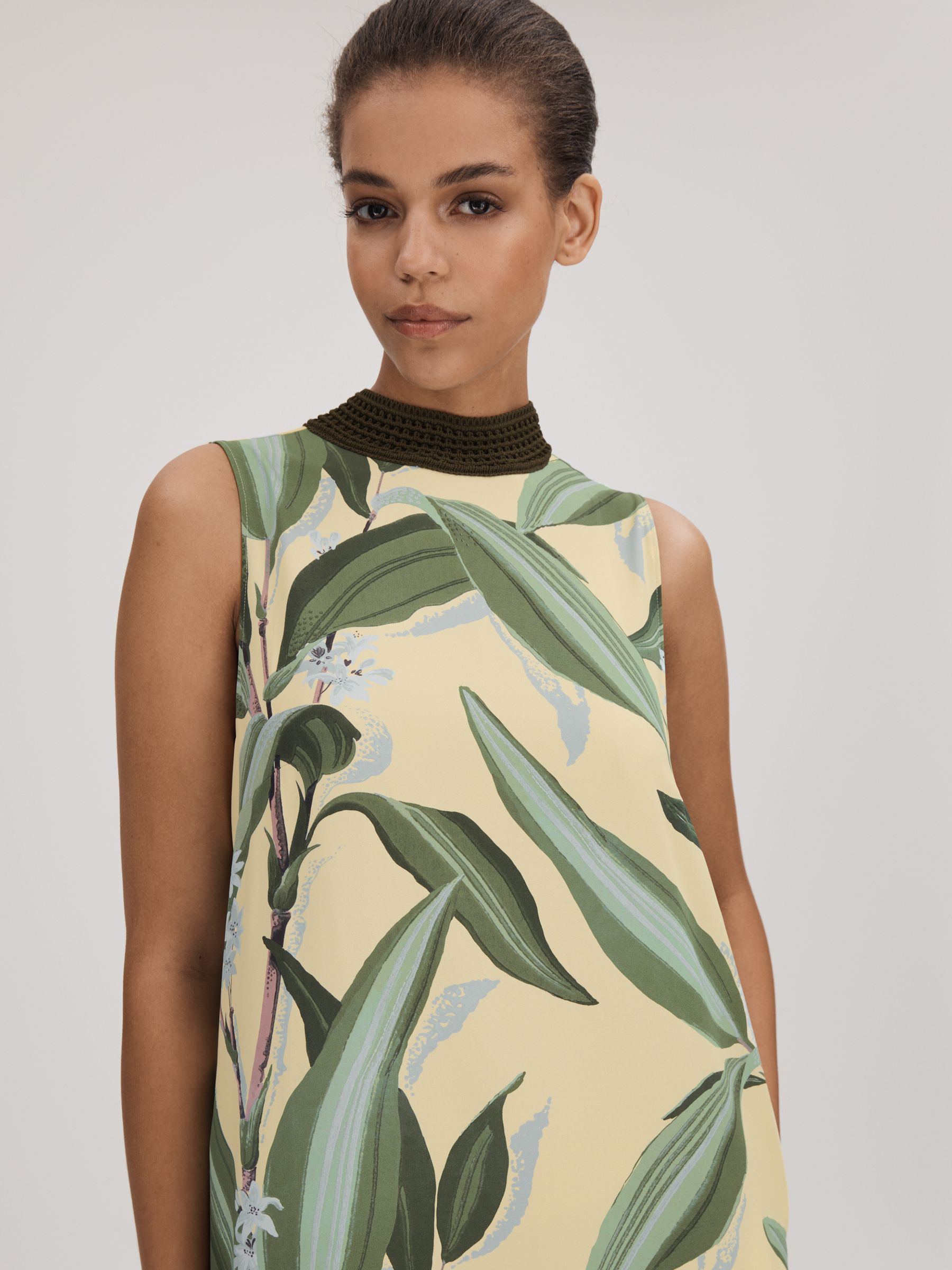 Florere Printed High Neck Maxi Dress in Pale Yellow - Image 3 of 8