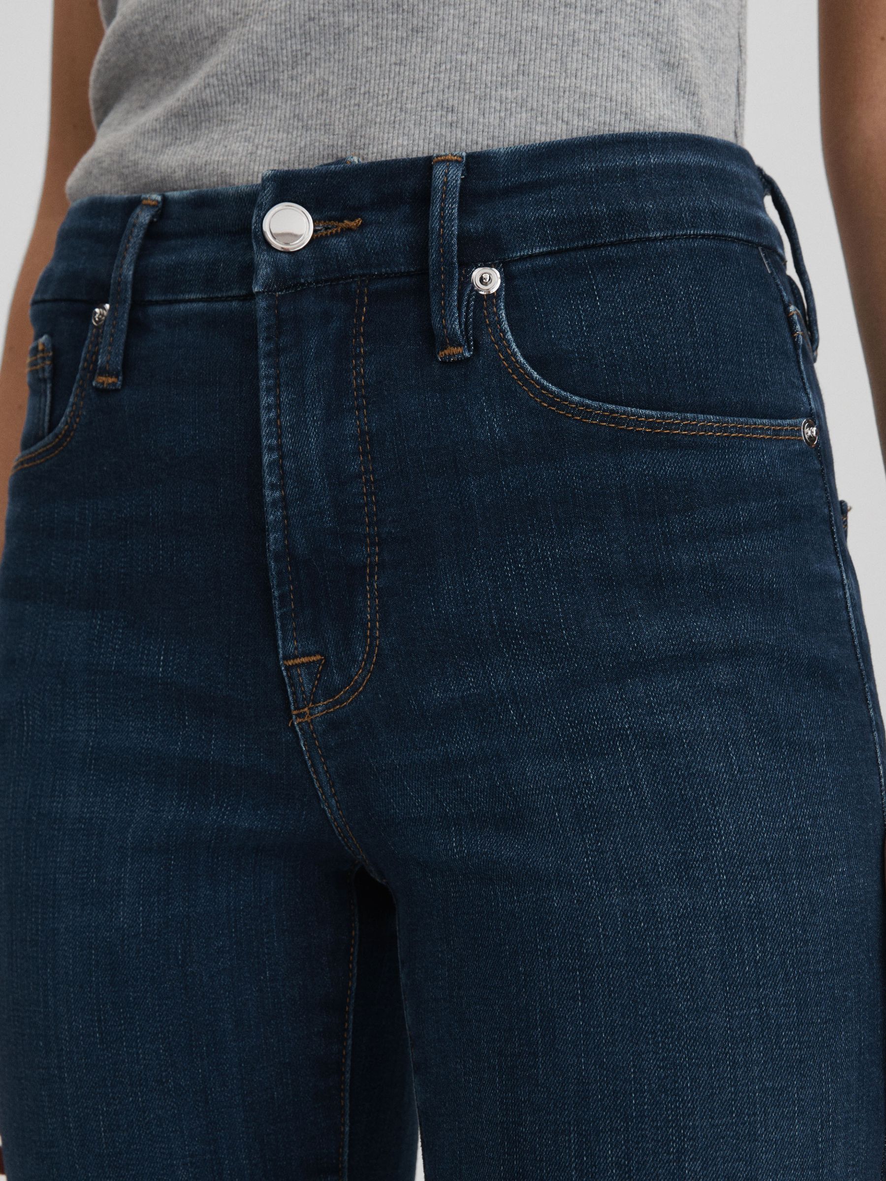 Good American Slim Fit Cropped Jeans in Blue - Image 4 of 7