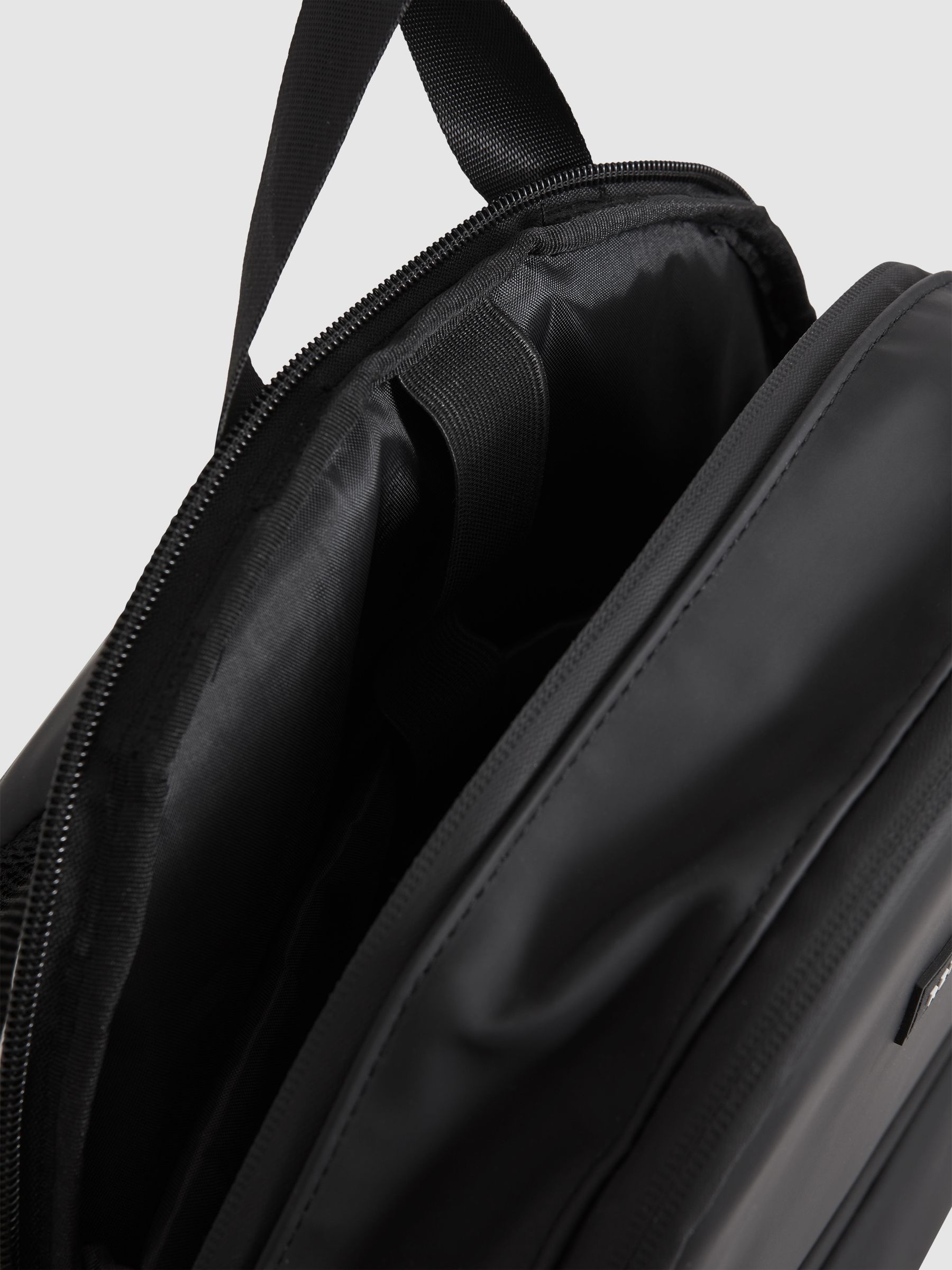 Castore Adjustable Backpack in Black - Image 4 of 5