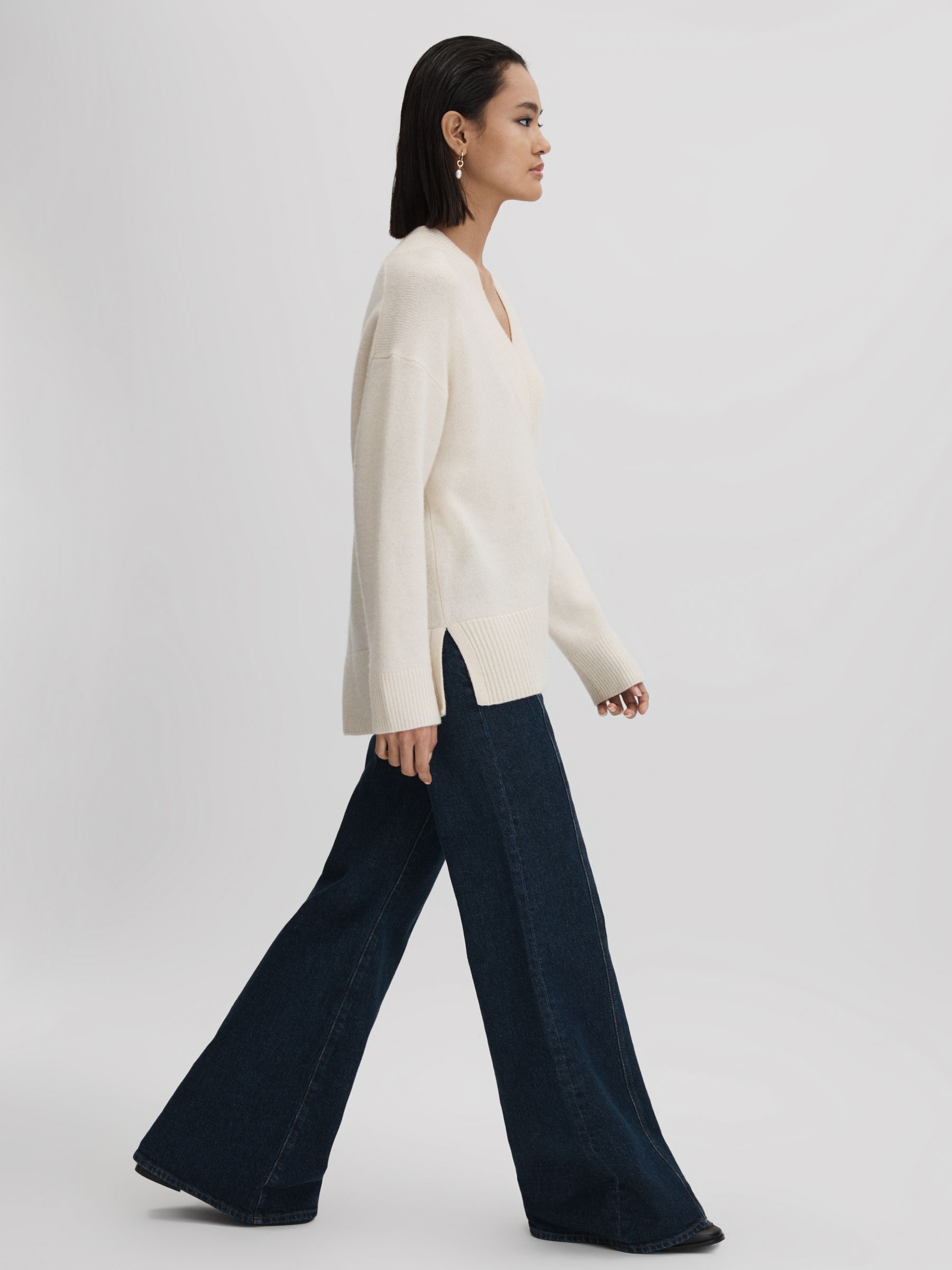 Oversized Wool Cashmere V-Neck Jumper in Ivory - Image 3 of 7