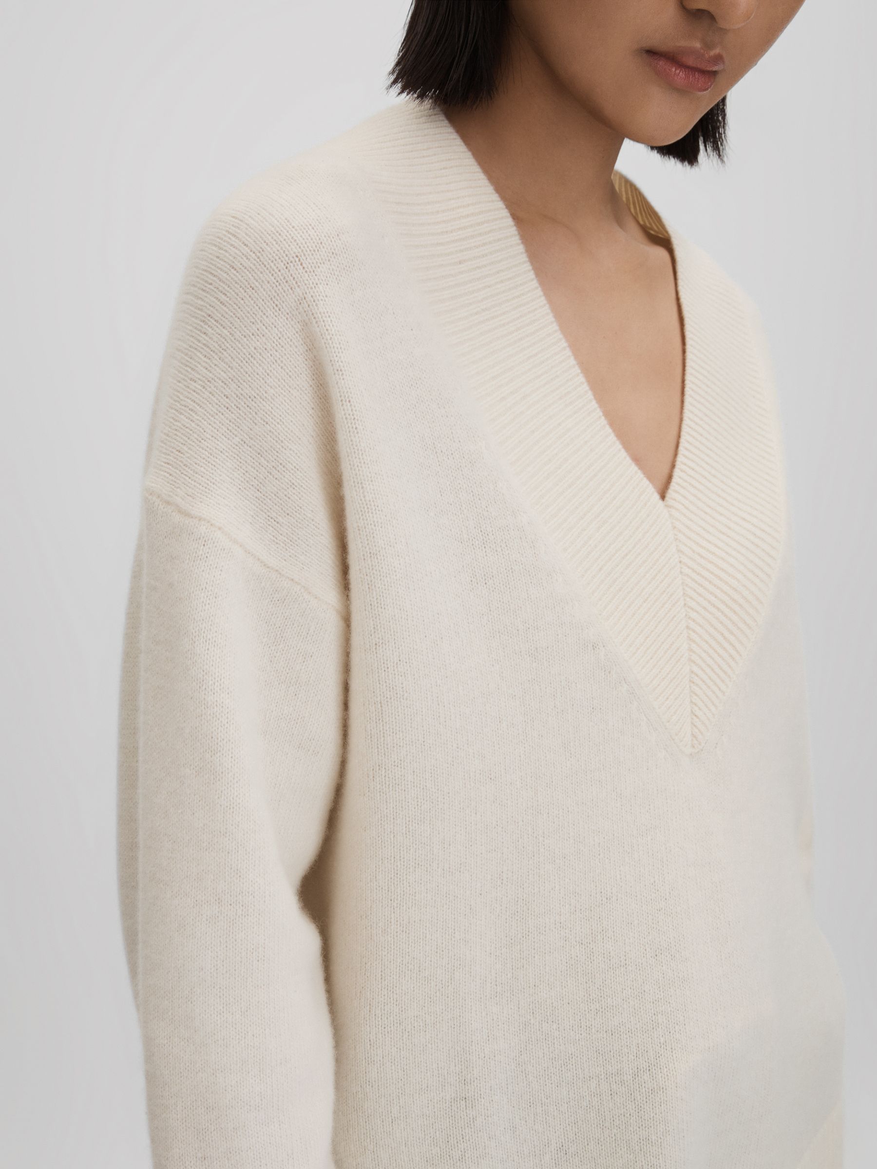 Oversized Wool Cashmere V-Neck Jumper in Ivory - Image 4 of 7