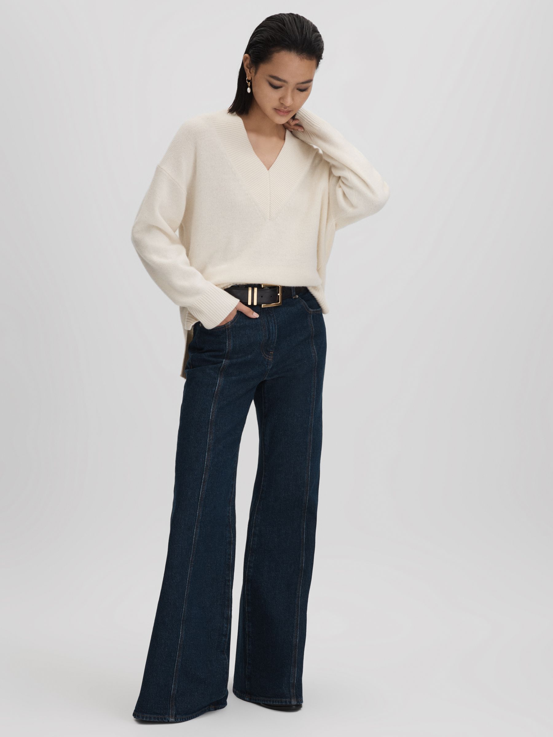 Oversized Wool Cashmere V-Neck Jumper in Ivory - Image 6 of 7