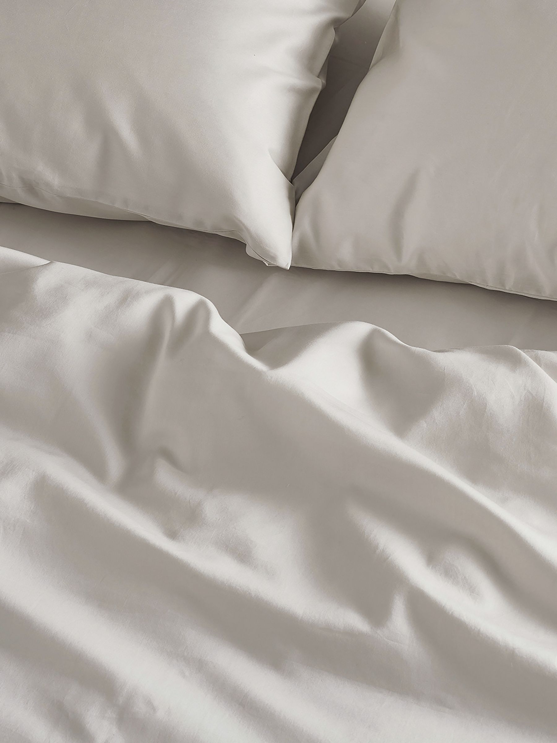 Bedfolk Set of 2 Natural Luxe Cotton Pillowcases - Image 2 of 4