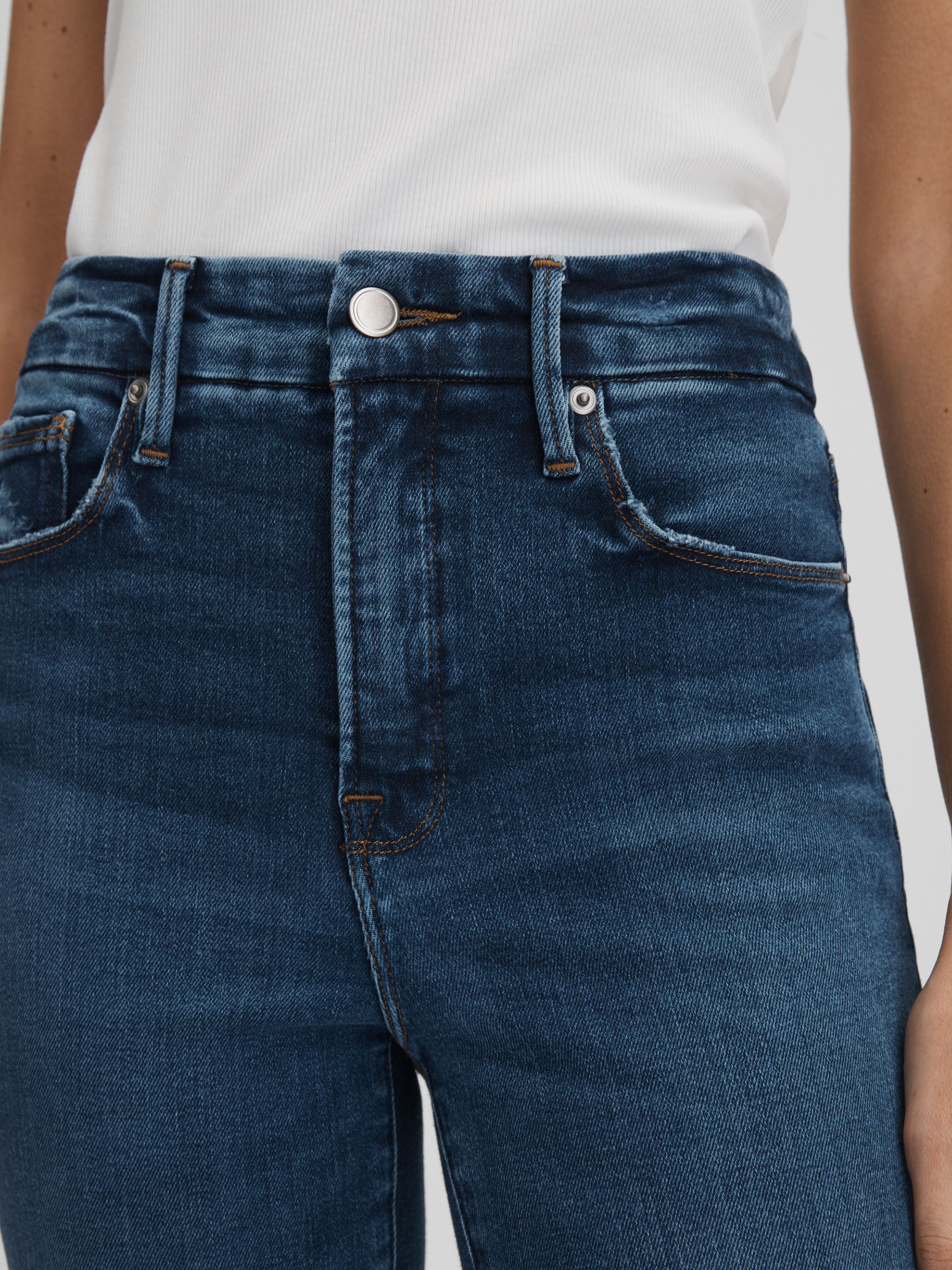 Good American Distressed Skinny Jeans in Indigo - Image 4 of 8