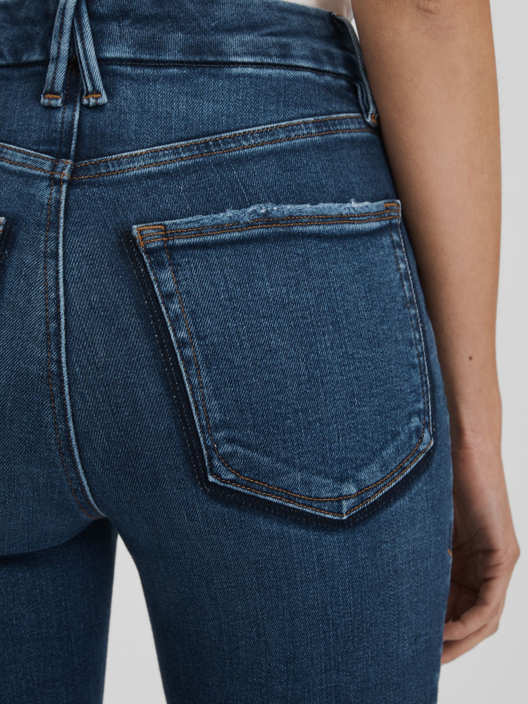 Good American Distressed Skinny Jeans in Indigo - Image 6 of 8
