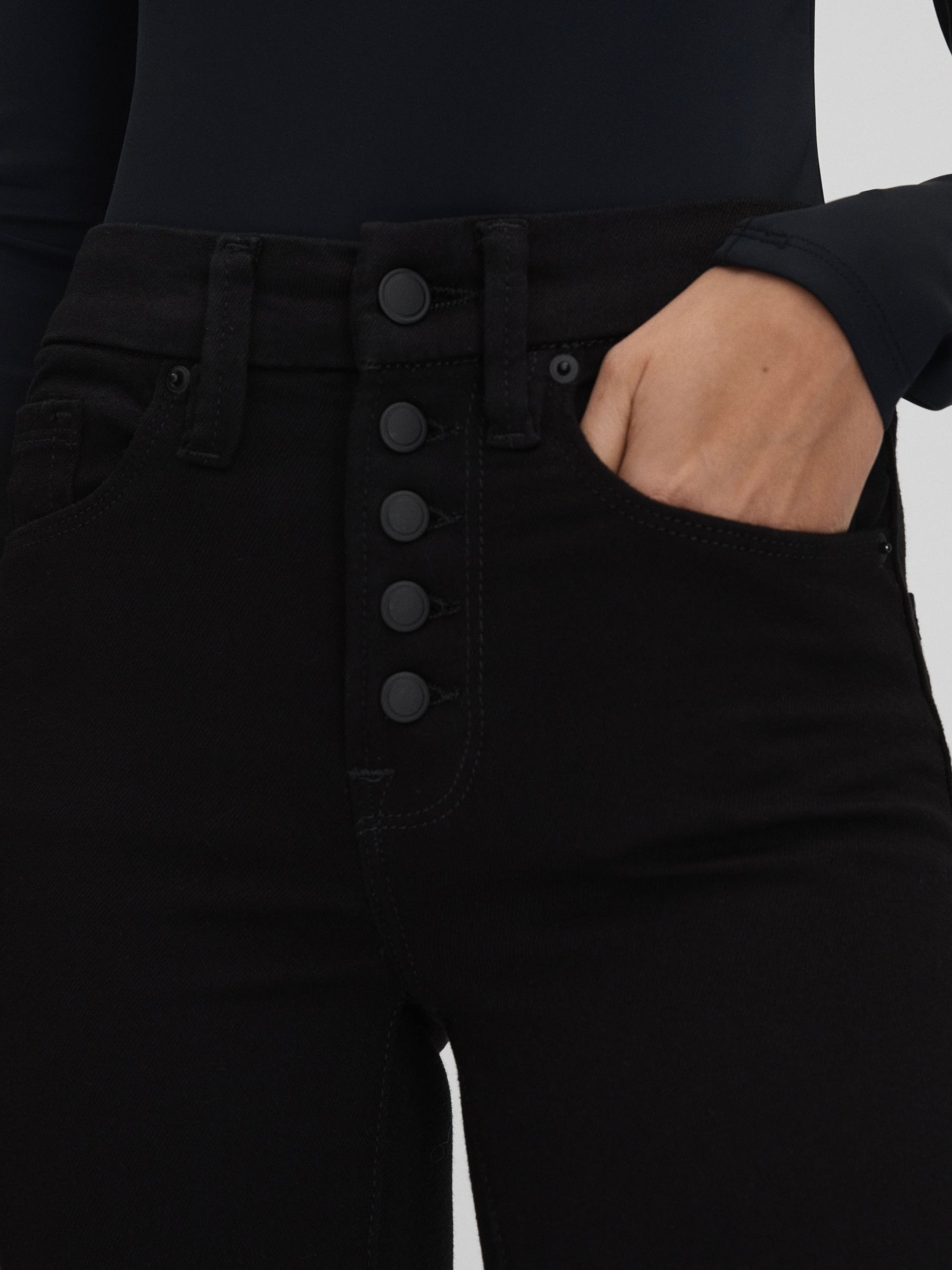 Good American Flared Jeans in Black - Image 4 of 6