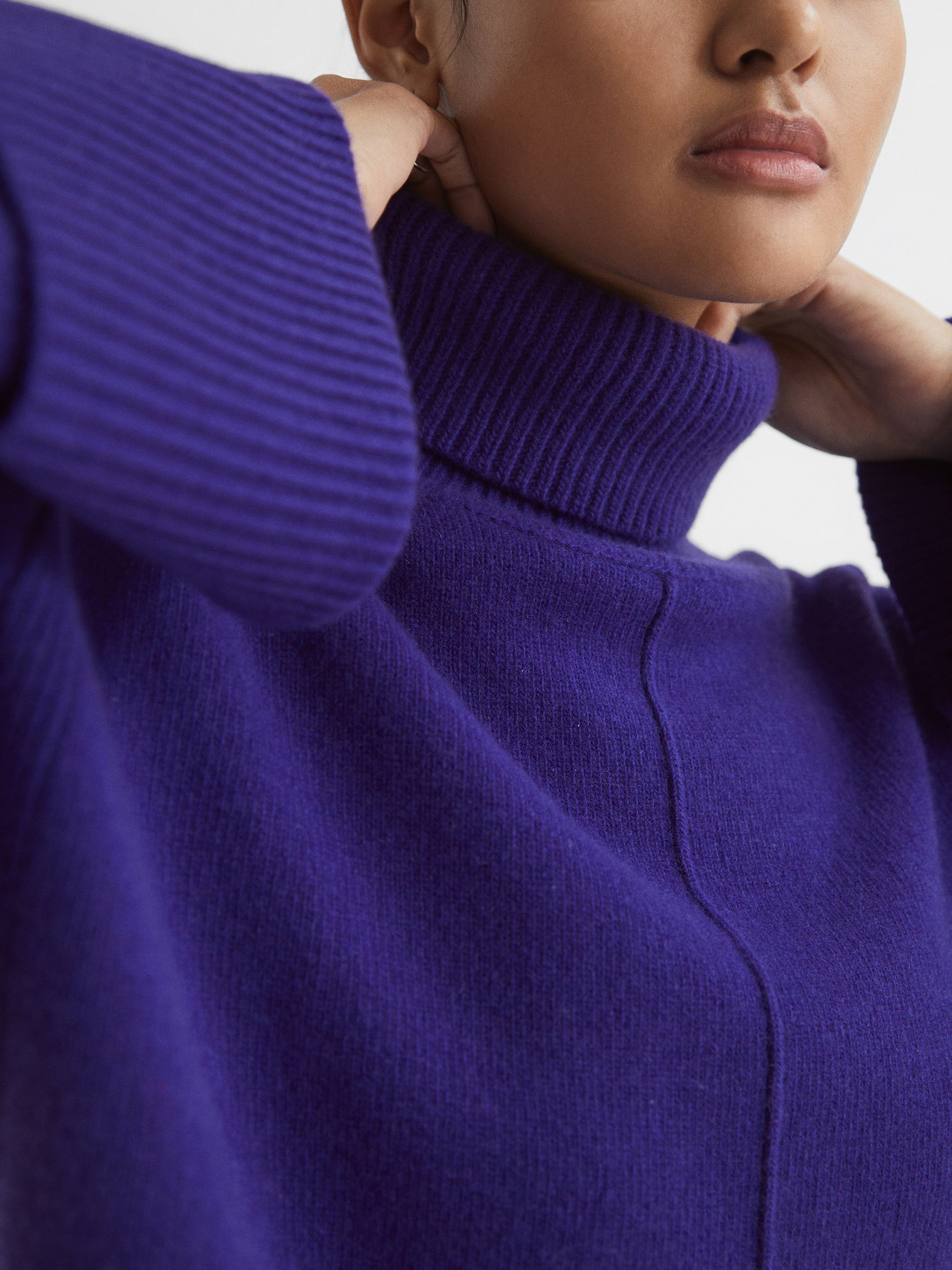 Wool-Cashmere Roll Neck Jumper in Purple - Image 4 of 6