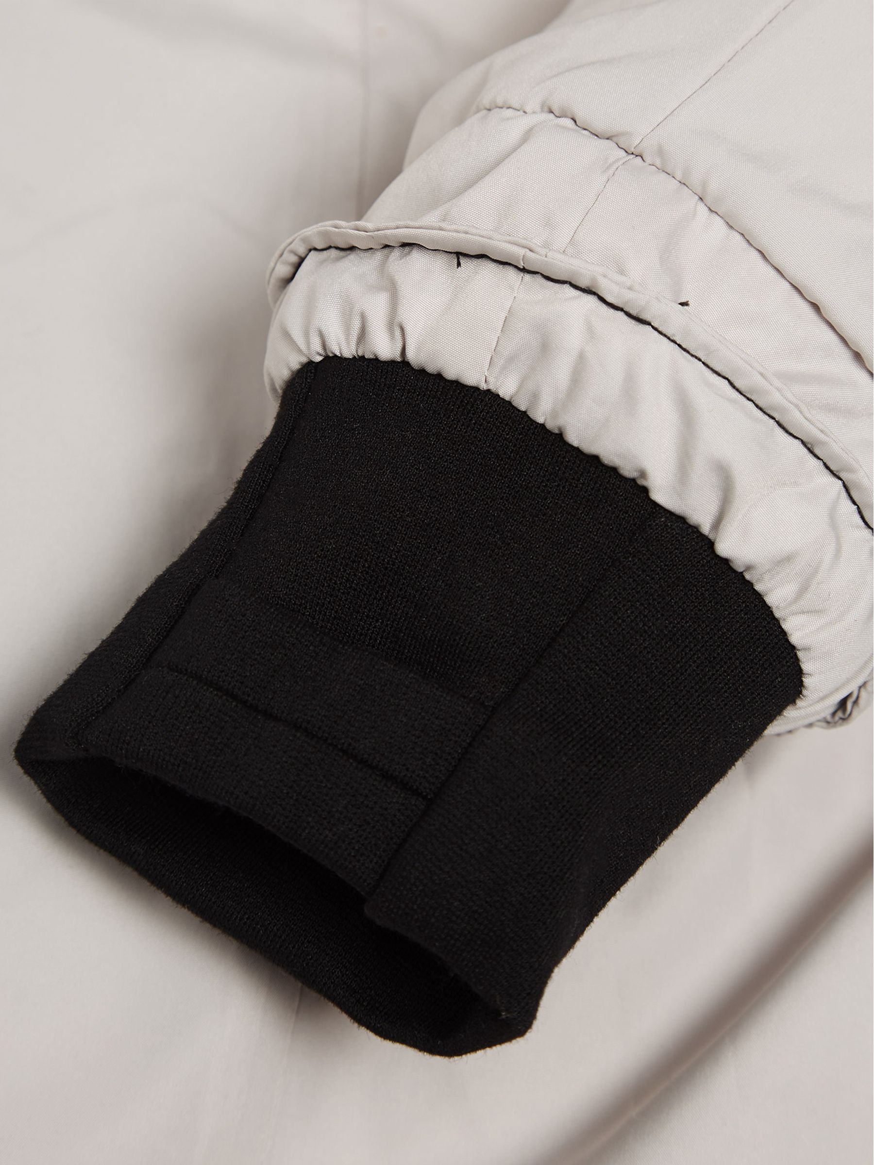 Hooded Puffer Jacket in Silver - 圖片 7/7