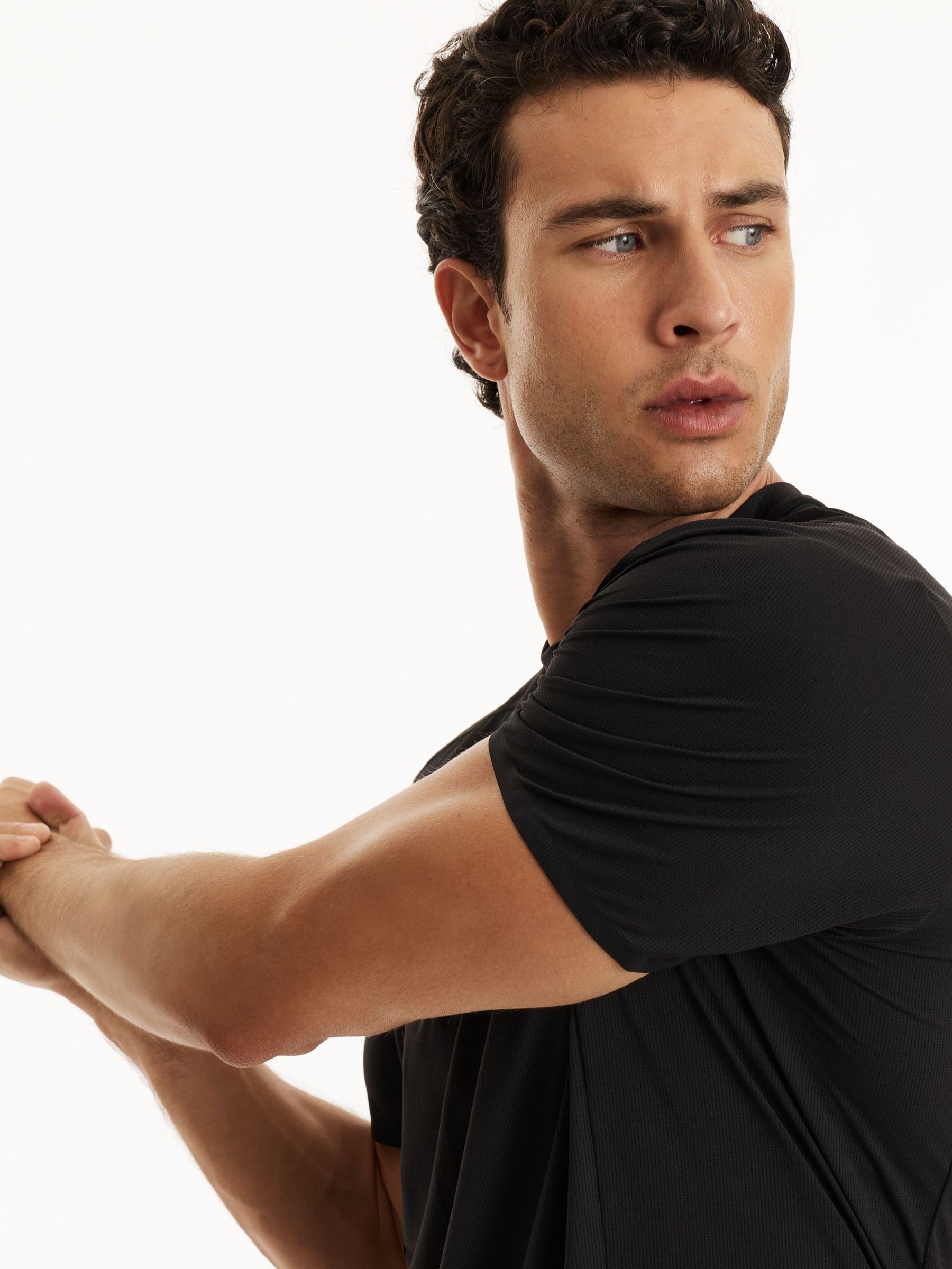 T-shirt Reiss | Castore Performance coupe moderne noir - Image 5 de 10