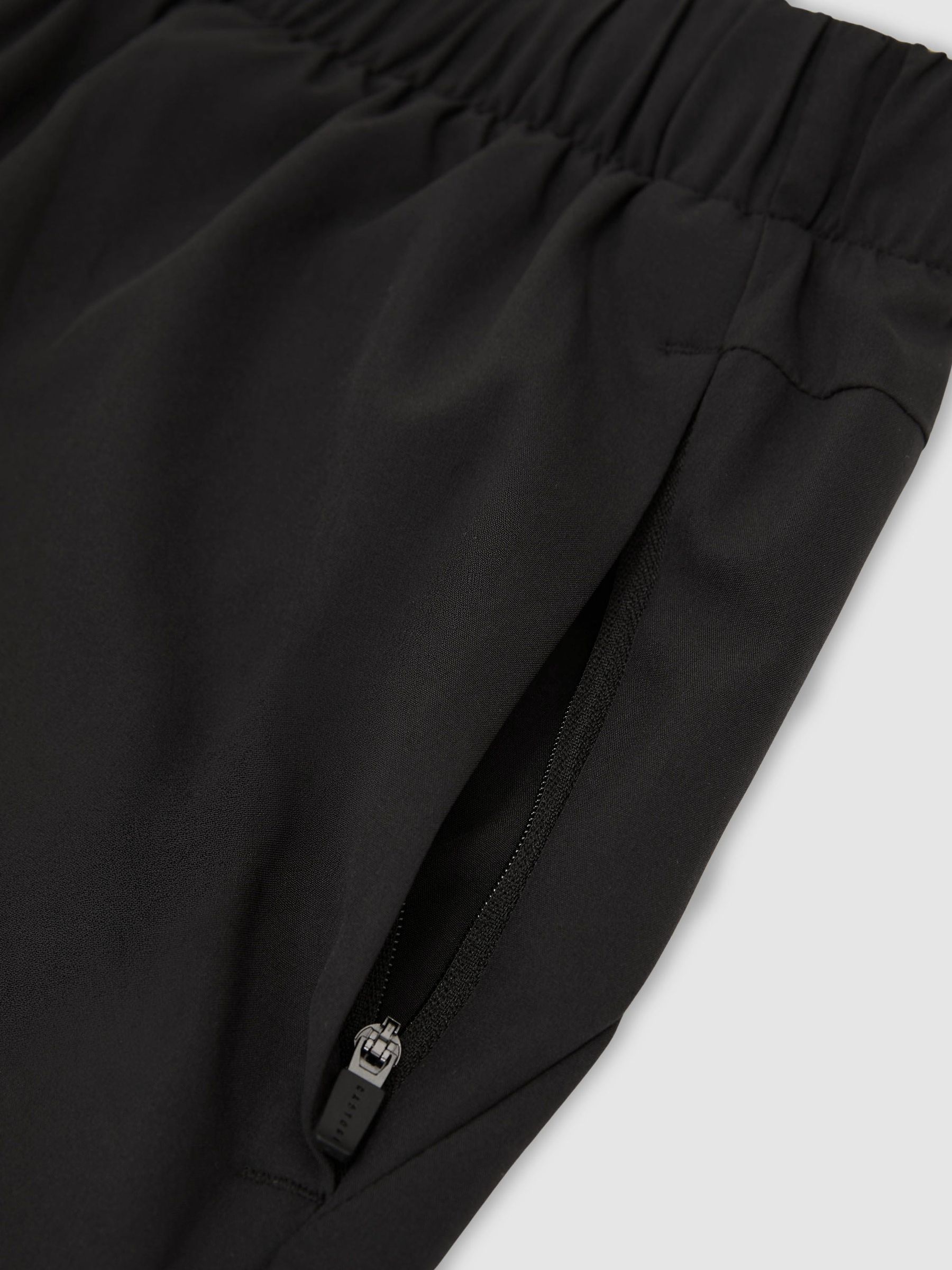 Reiss | Castore 2-in-1 Technical Training Shorts in Black - Image 8 de 10