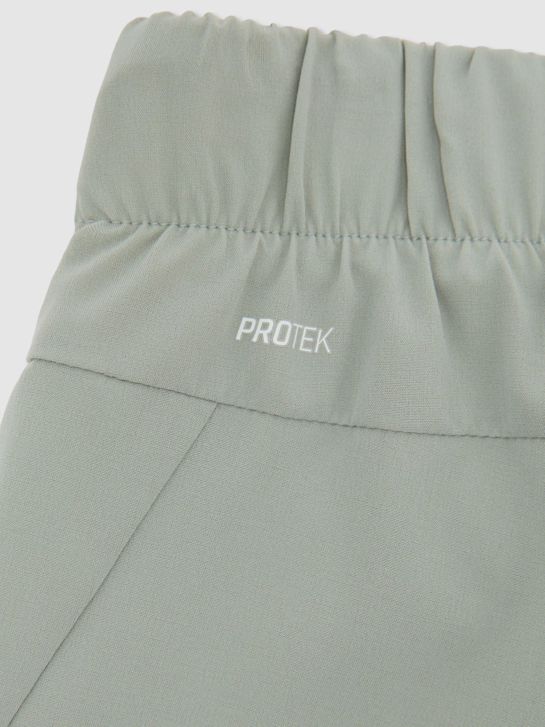 Reiss | Castore 2-in-1 Technical Training Shorts in Light Green - Image 2 de 11