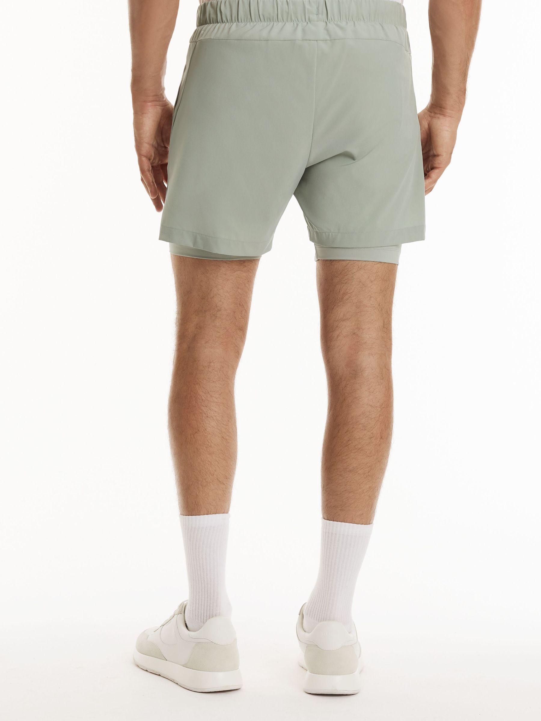 Reiss | Castore 2-in-1 Technical Training Shorts in Light Green - Image 5 de 11