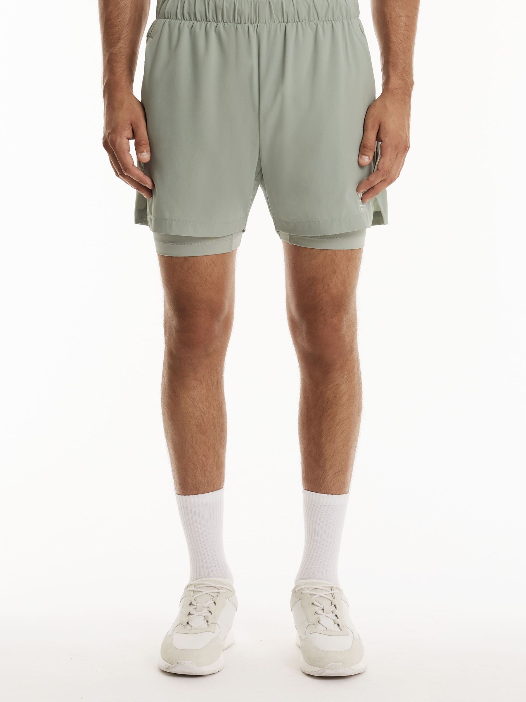 Reiss | Castore 2-in-1 Technical Training Shorts in Light Green - Image 8 de 11