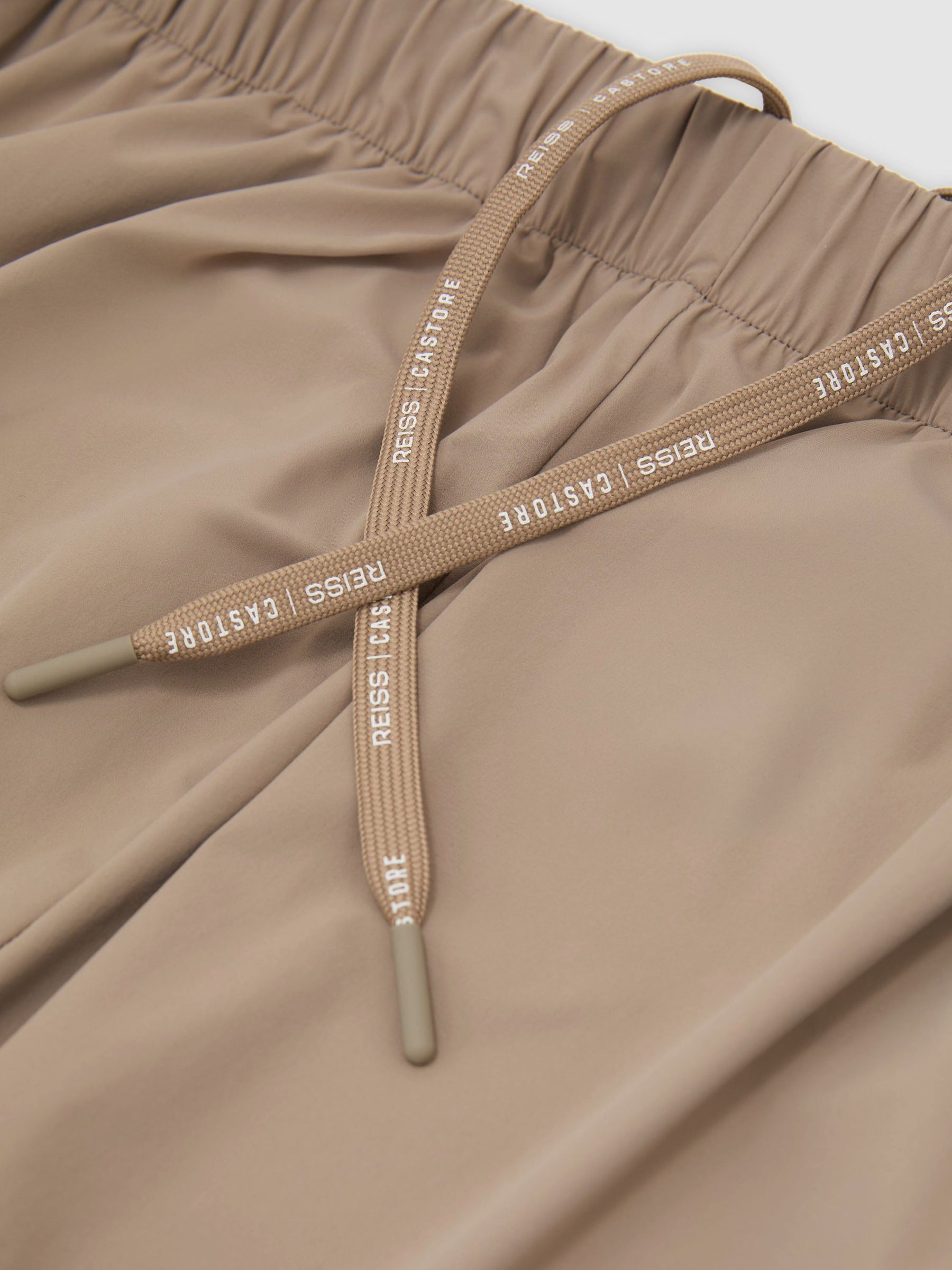 Reiss | Castore 5-Inch Training Shorts in Beige - Image 10 de 10