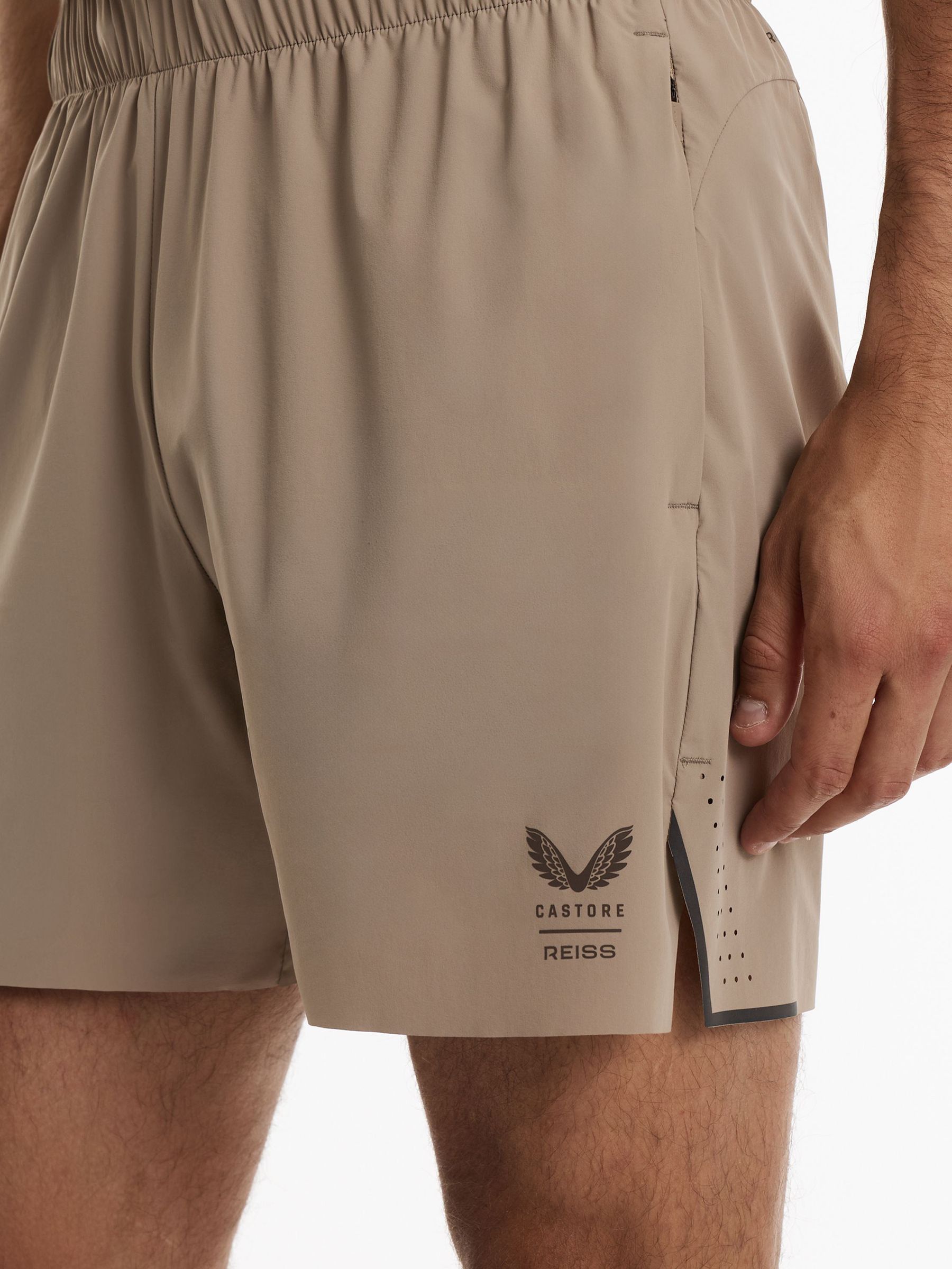 Reiss | Castore 5-Inch Training Shorts in Beige - Image 5 de 10
