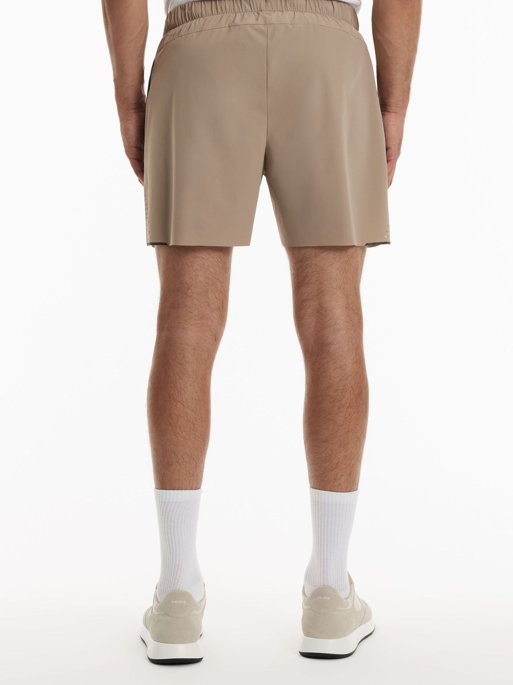 Reiss | Castore 5-Inch Training Shorts in Beige - Image 6 de 10