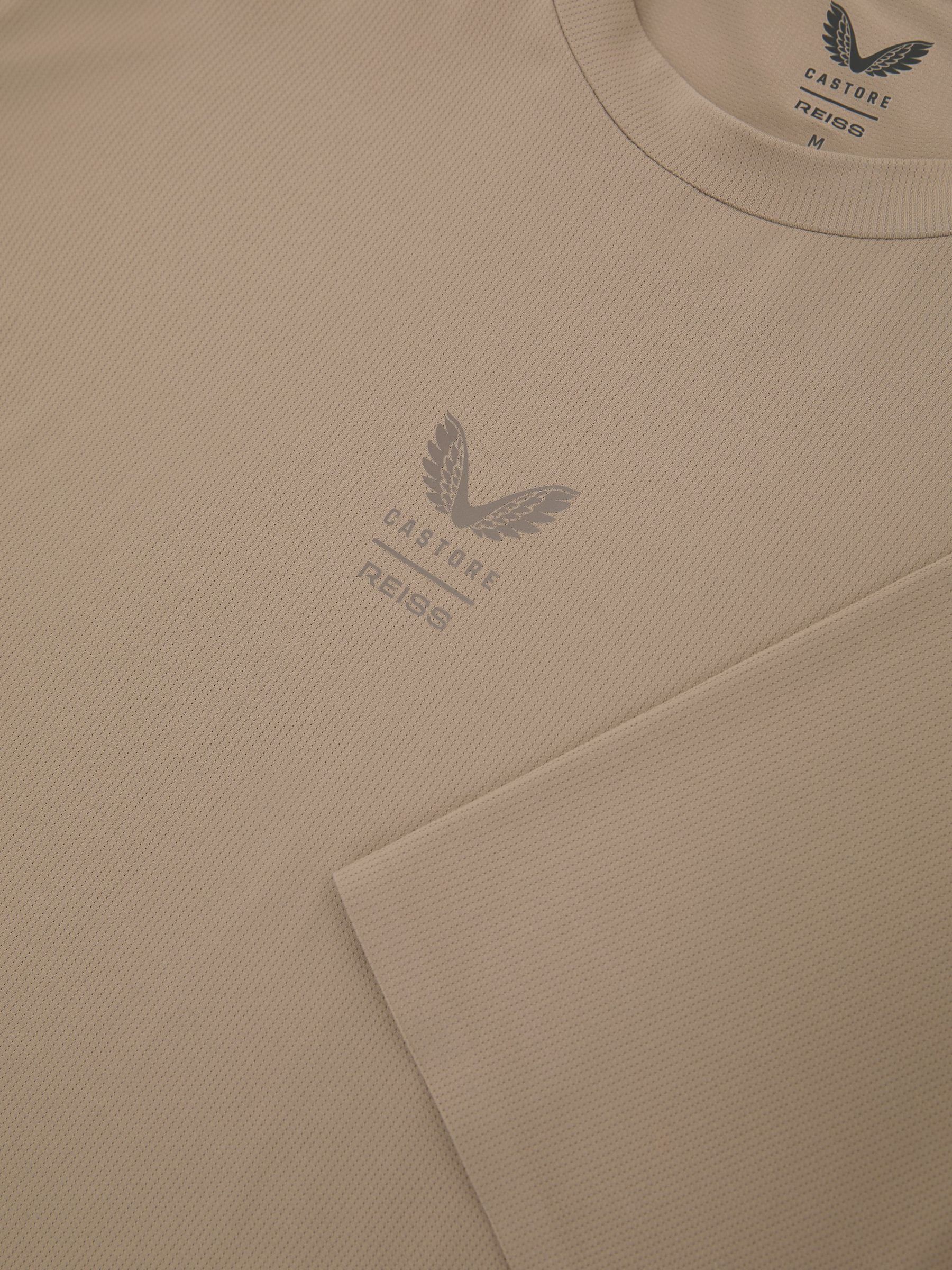 T-shirt Reiss | Castore Performance coupe moderne beige - Image 8 de 9