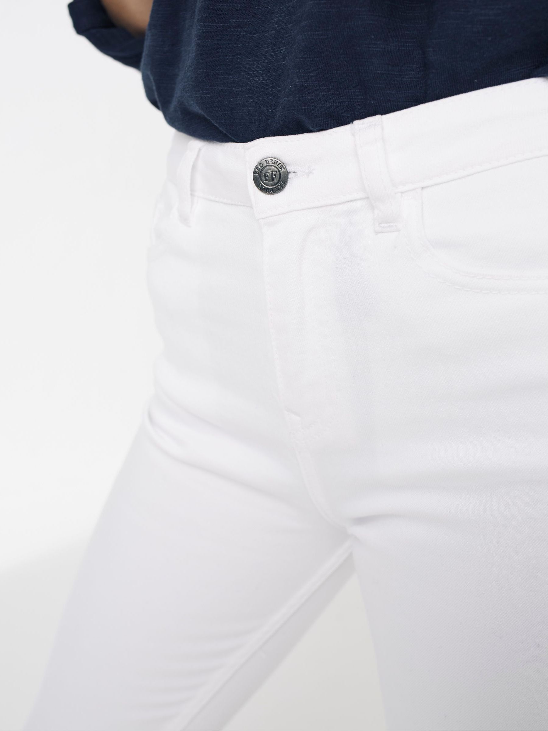 White Hamble Capri Jeans - Image 3 of 4