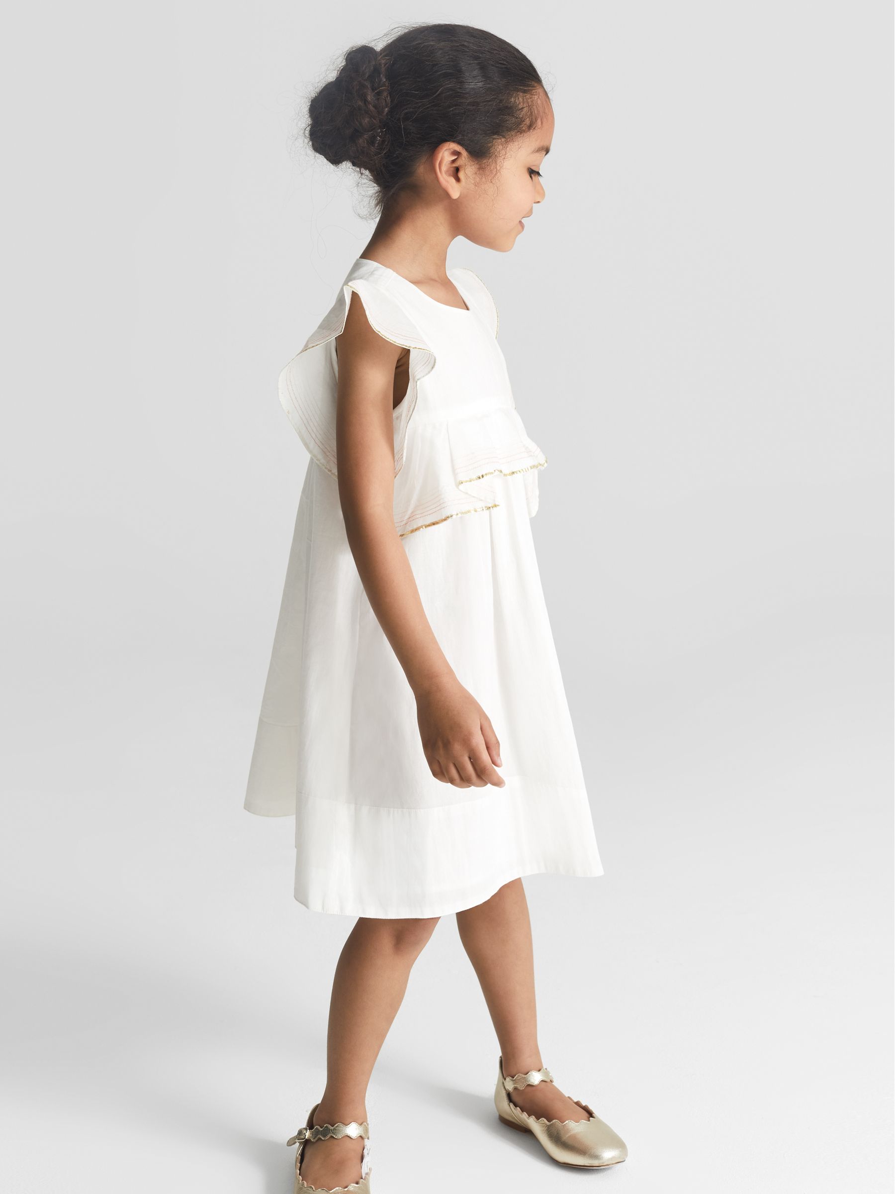 Ruffle Shoulder Dress in White - 圖片 1/7