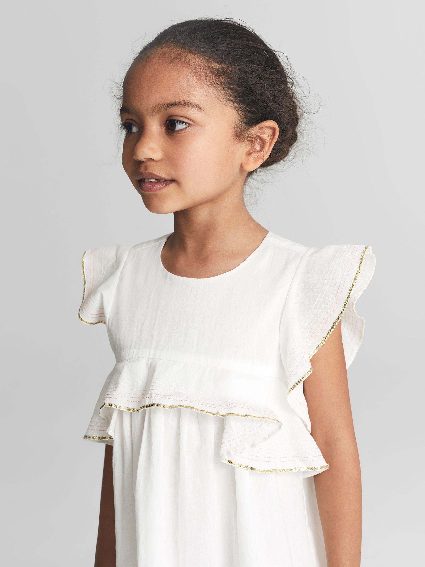 Ruffle Shoulder Dress in White - 圖片 3/7