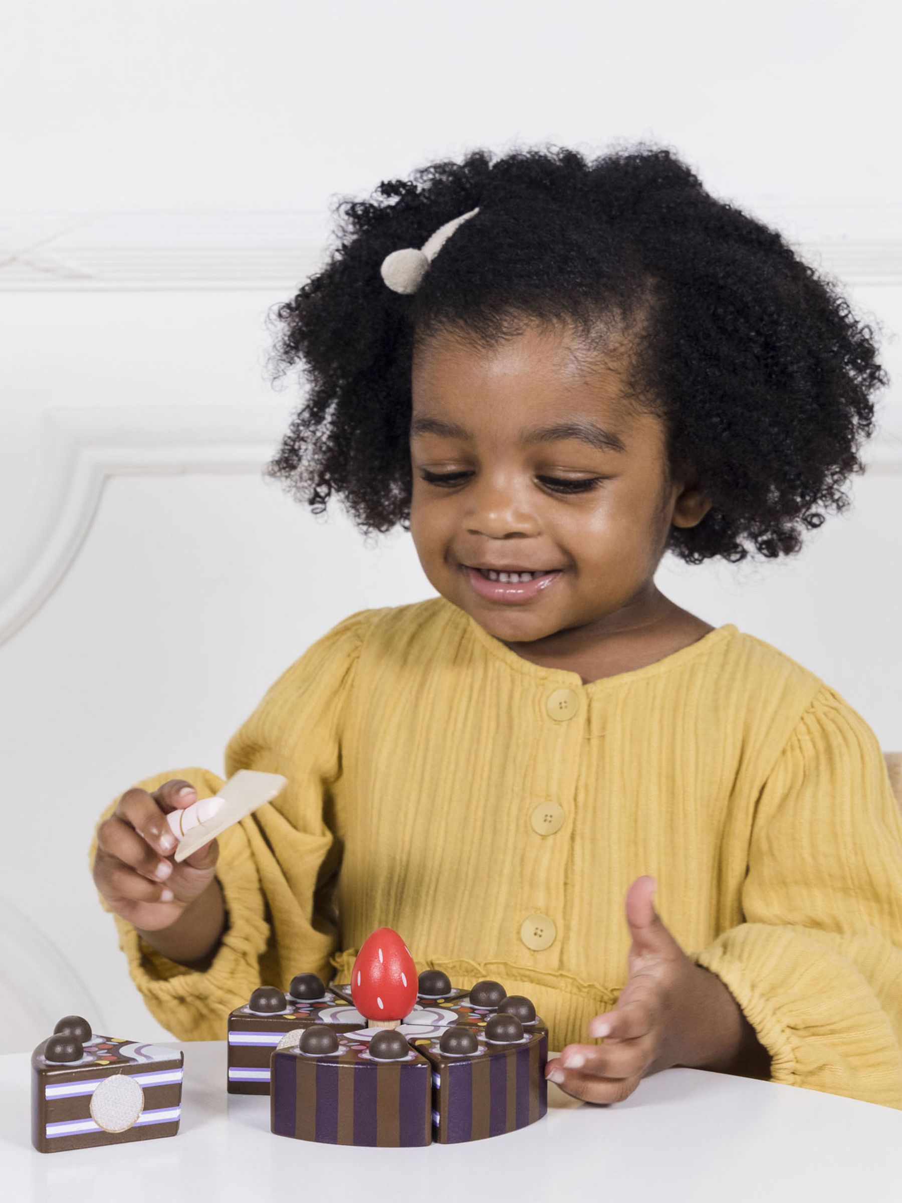 Le Toy Van Chocolate Gateau Cake - Image 3 of 3