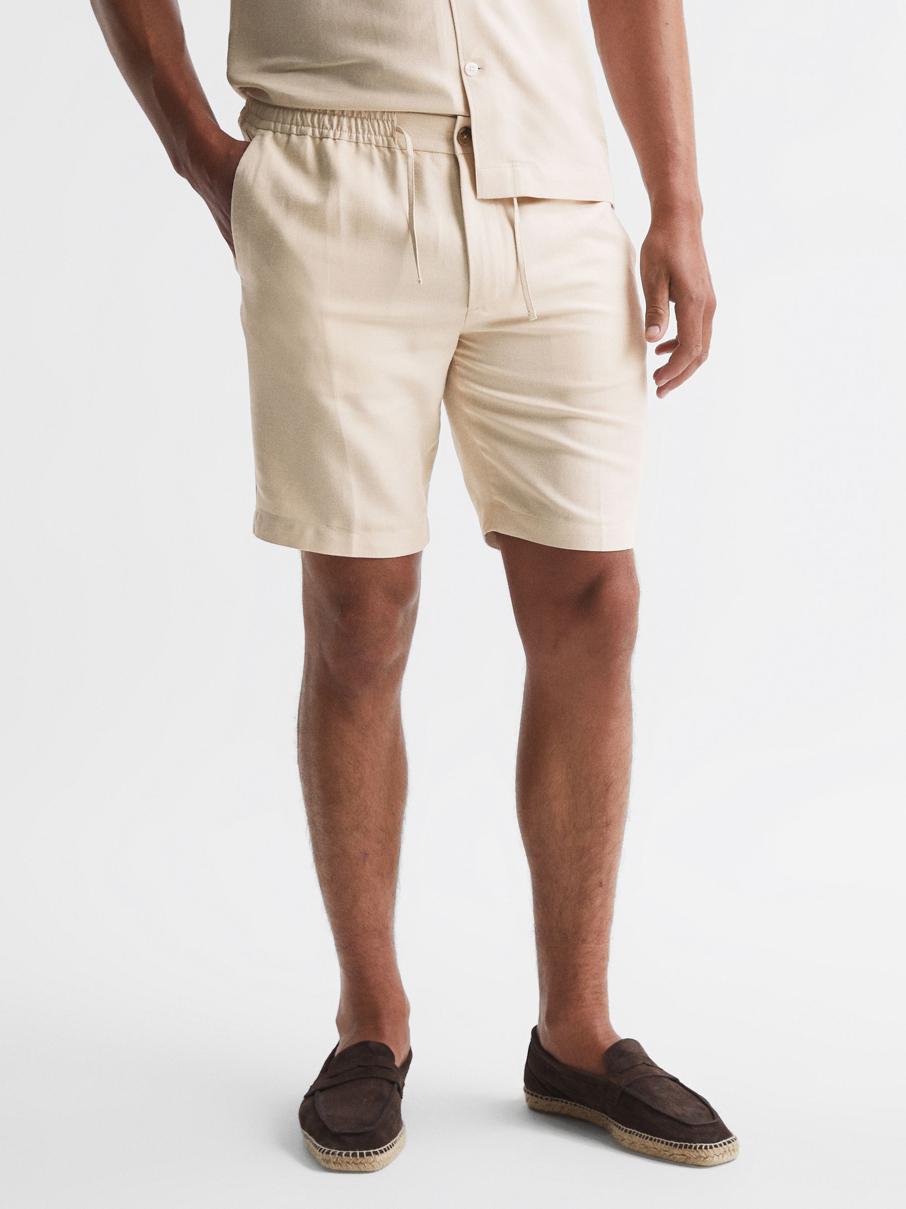 Reiss Casual Linen Shorts in Stone - REISS