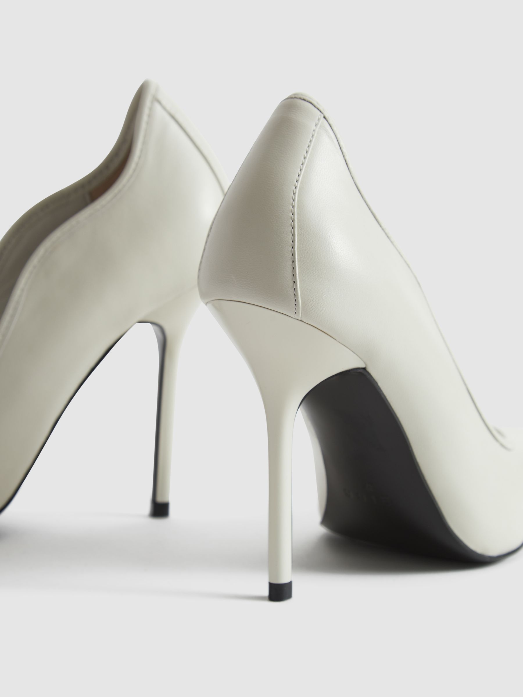 Leather Heeled Court Shoe in Off White - Image 7 of 8