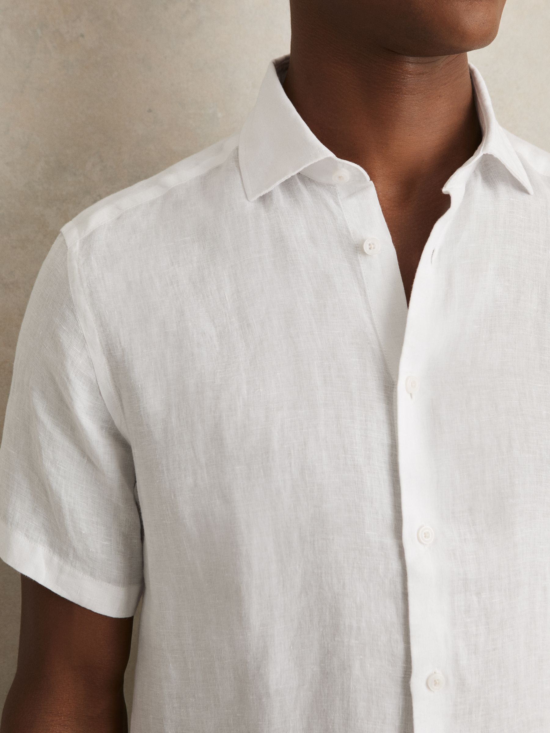 Linen Short-Sleeve Shirt in White - Image 3 of 5