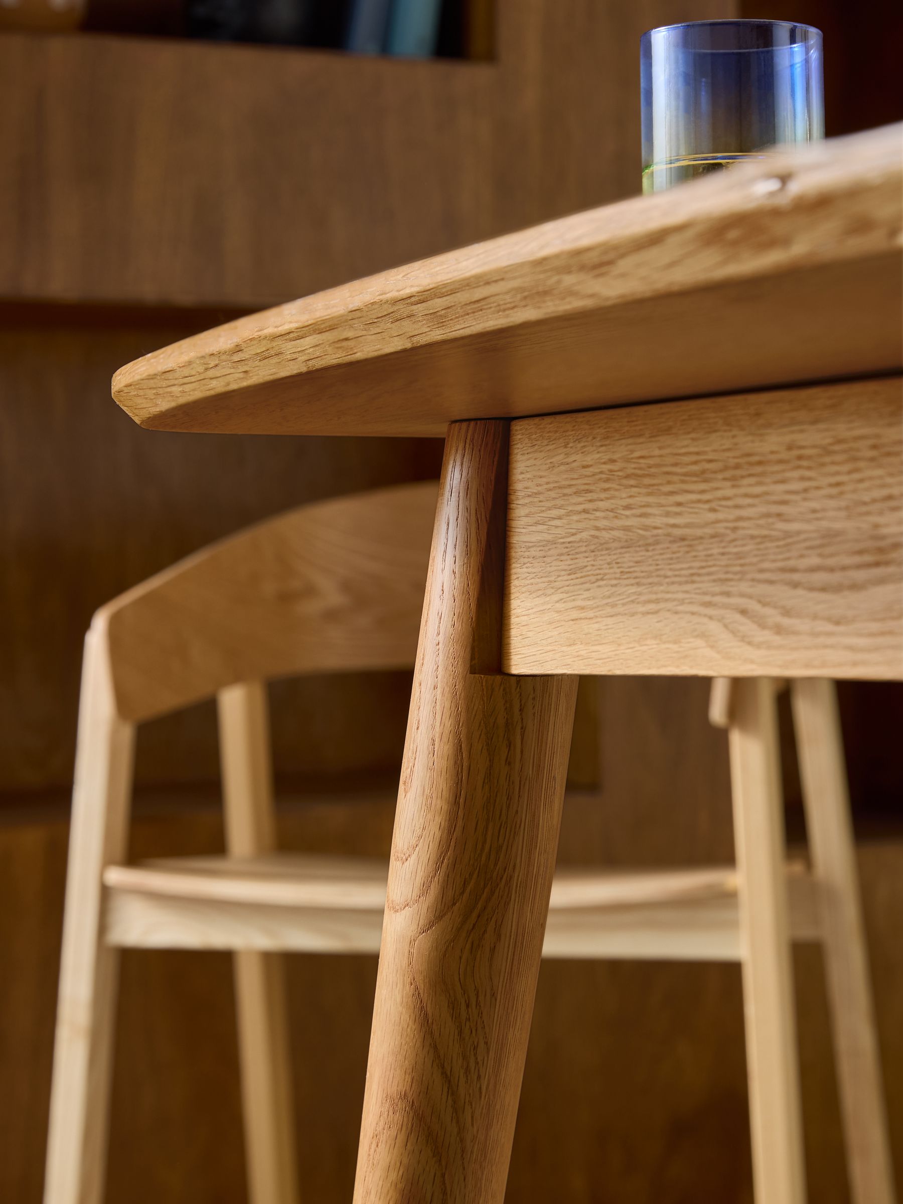 Deauville Rectangular 6 to 8 Seater Extending Dining Table in Oak - Image 6 of 9