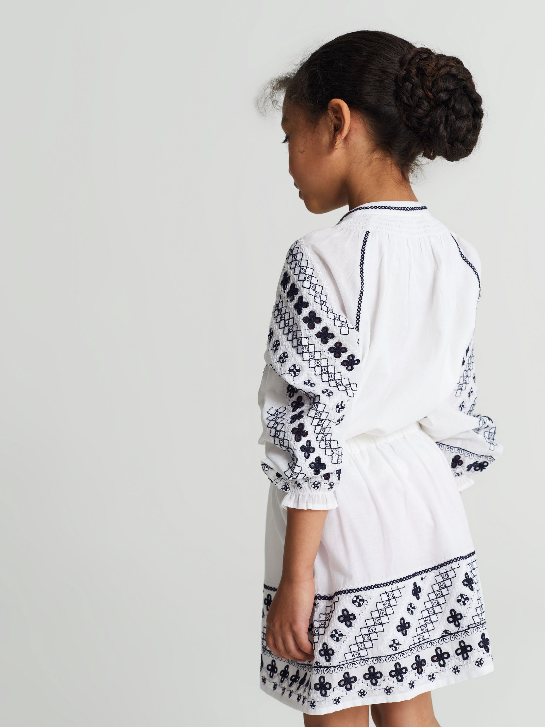 Embroidered Mini Skirt in White - 圖片 3/4