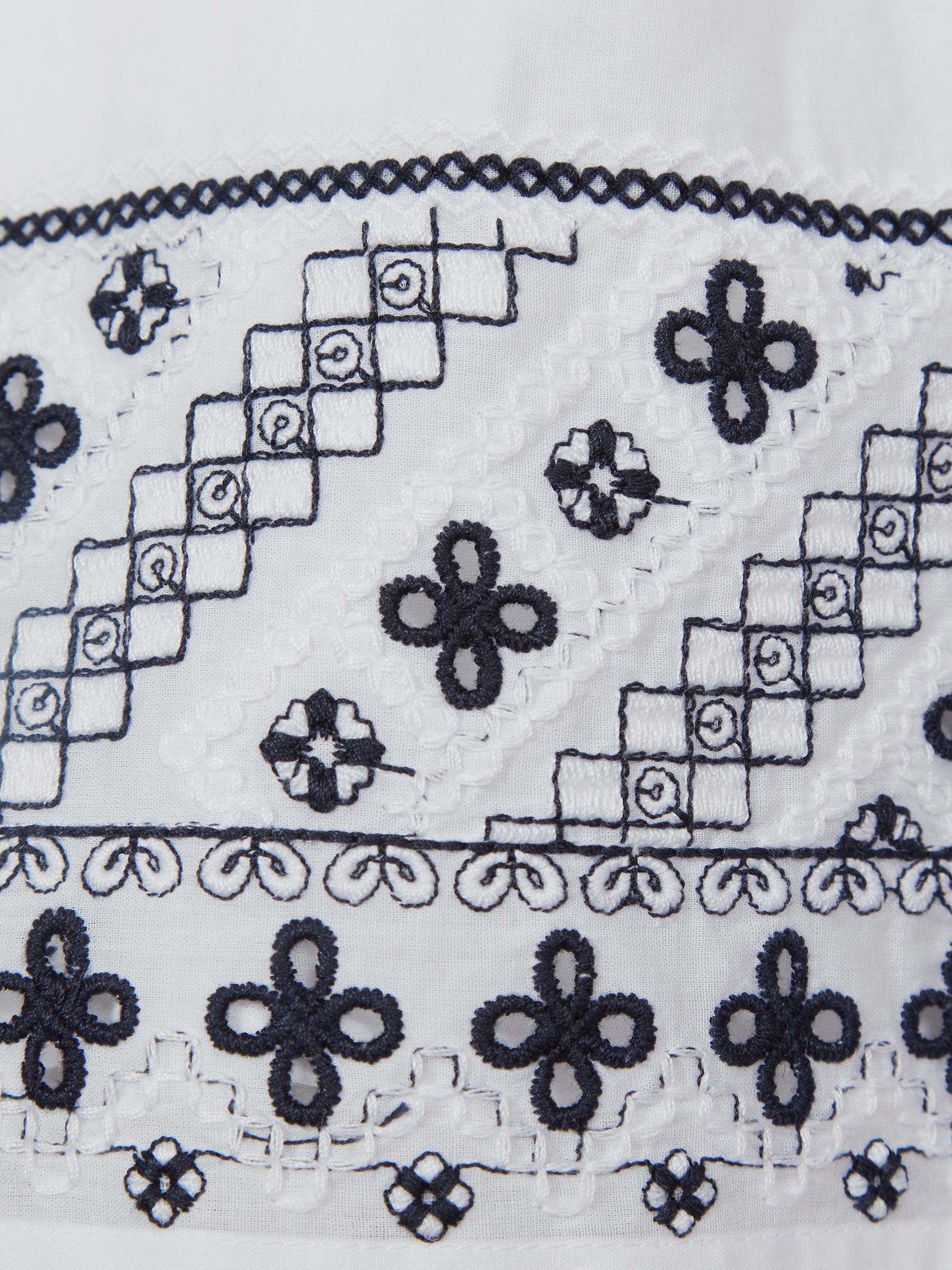 Embroidered Mini Skirt in White - 圖片 4/4