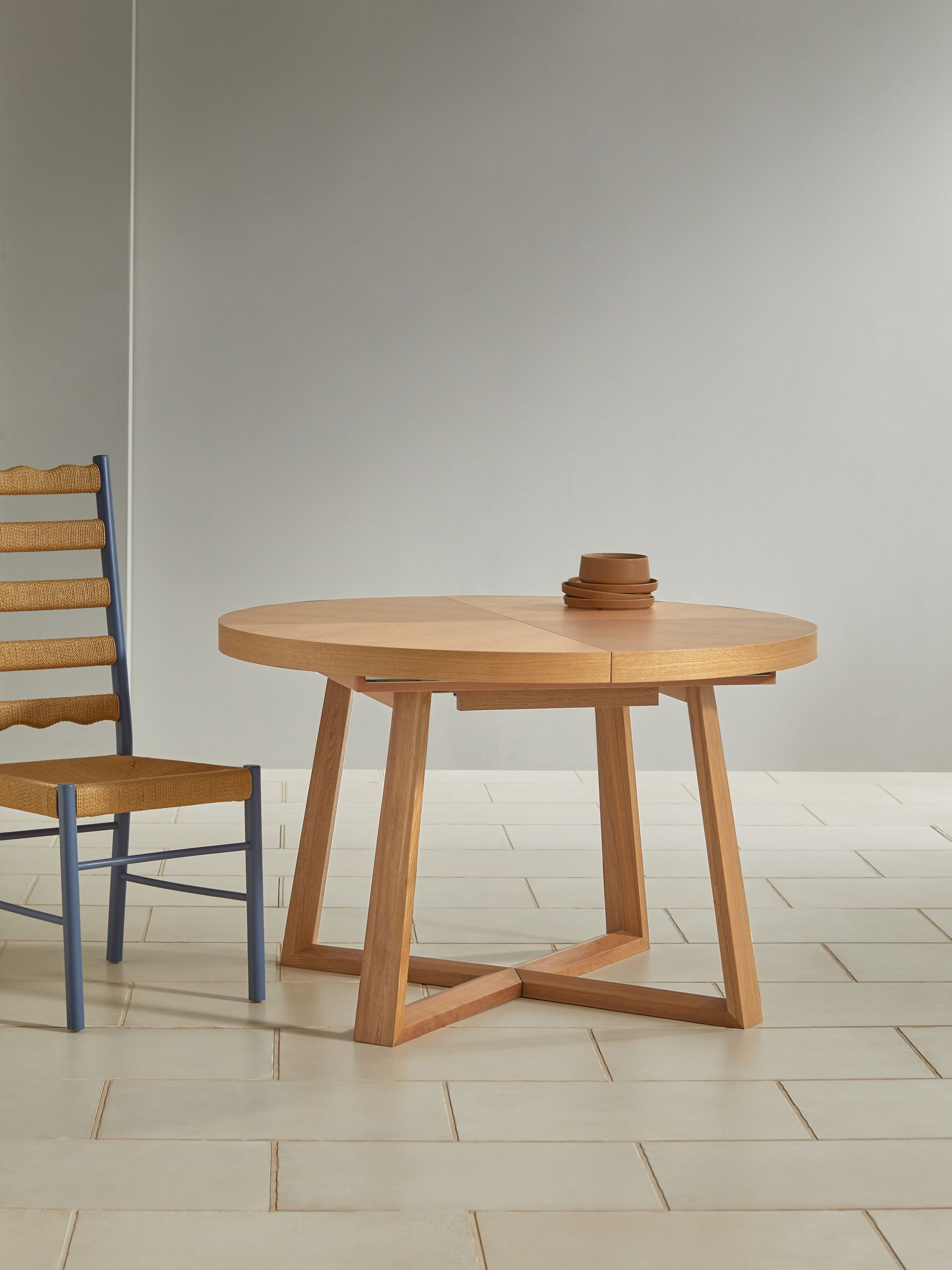 Belgrave Round 4 to 6 Seater Extending Dining Table in Oak - Image 1 of 5