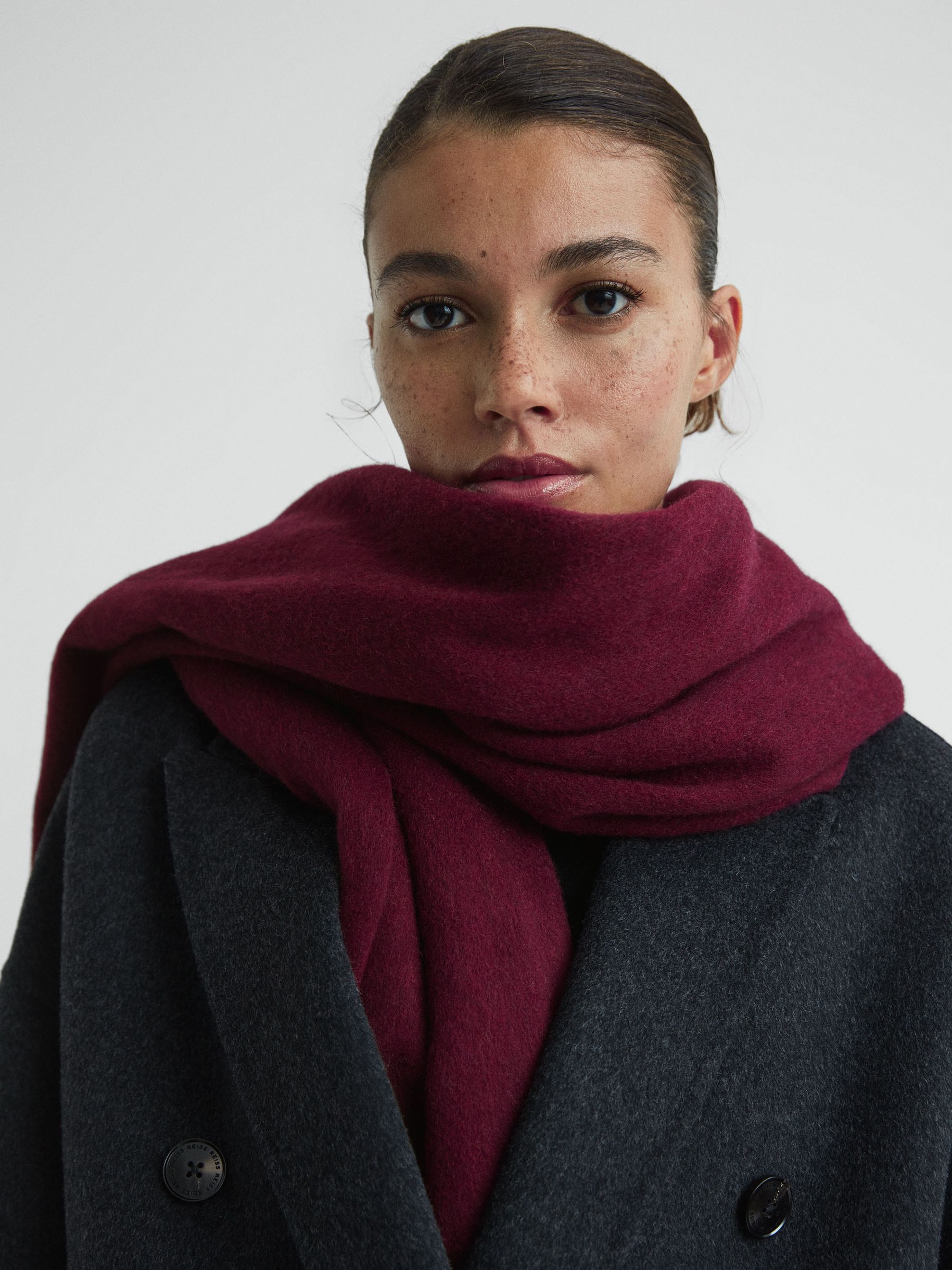 Wool-Cashmere Scarf in Bordeaux - Image 2 of 5